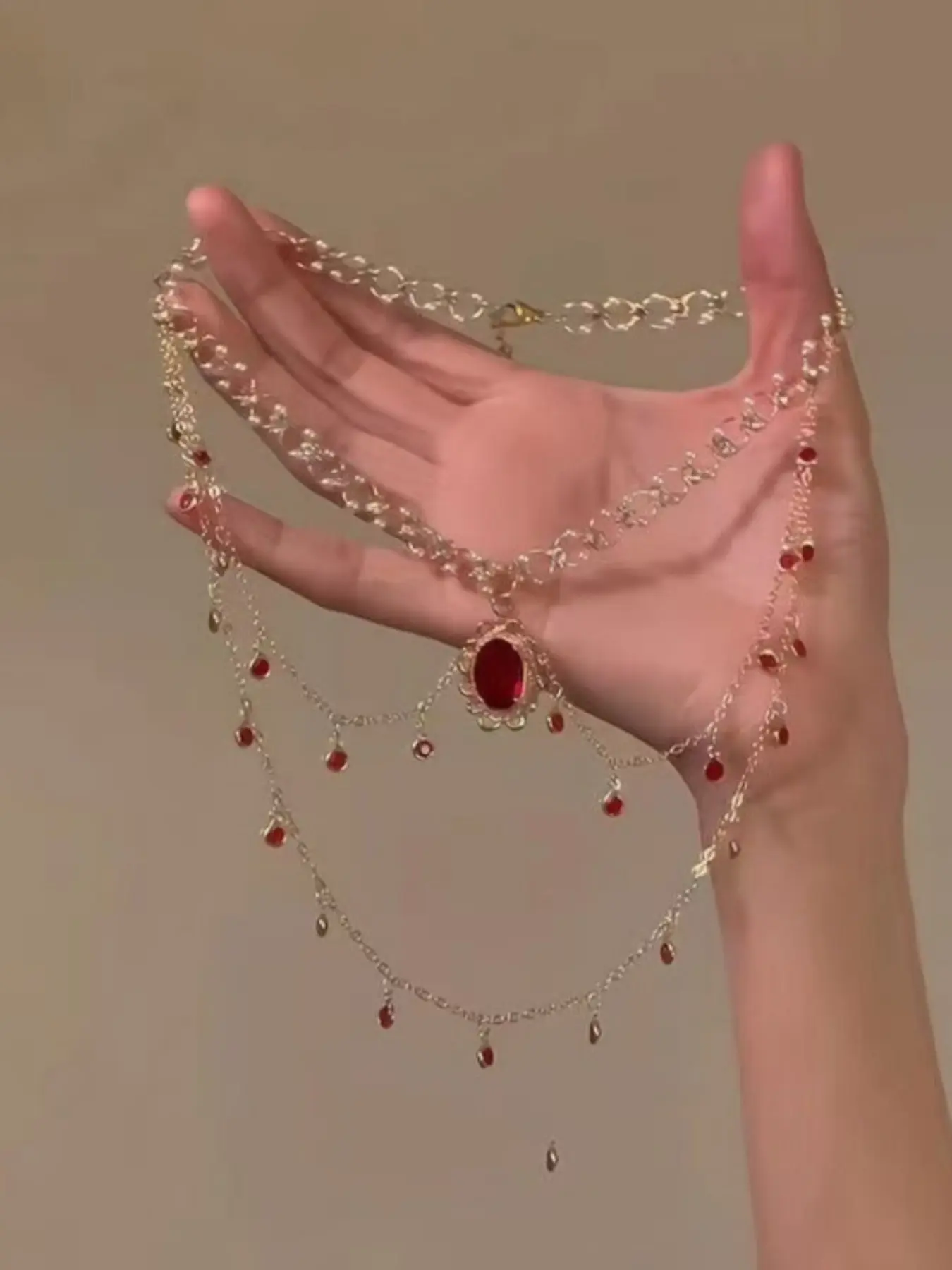 1pc Bohemian Style and Elegant Women's Red/green Created-Emerald Elegant Ladies' Fashion Pendant Necklace with Oval and Imitation Pendant Sparkling Design, Suitable for Parties, Casual Wear, and Gifting, Boho Style Necklace