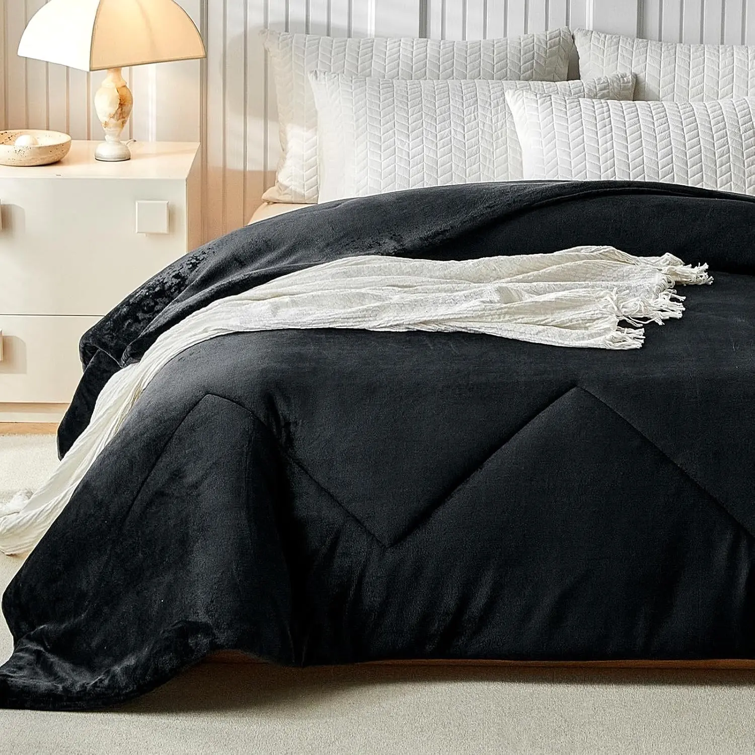 WARMDERN Oversized King Size 120" x 120" Velvet Comforter Duvet Insert - 100% Milk Velvet Bedding Comforters with Wave Textured Pattern, Ultra Soft Lightweight Warm Bedding Comforter, Black