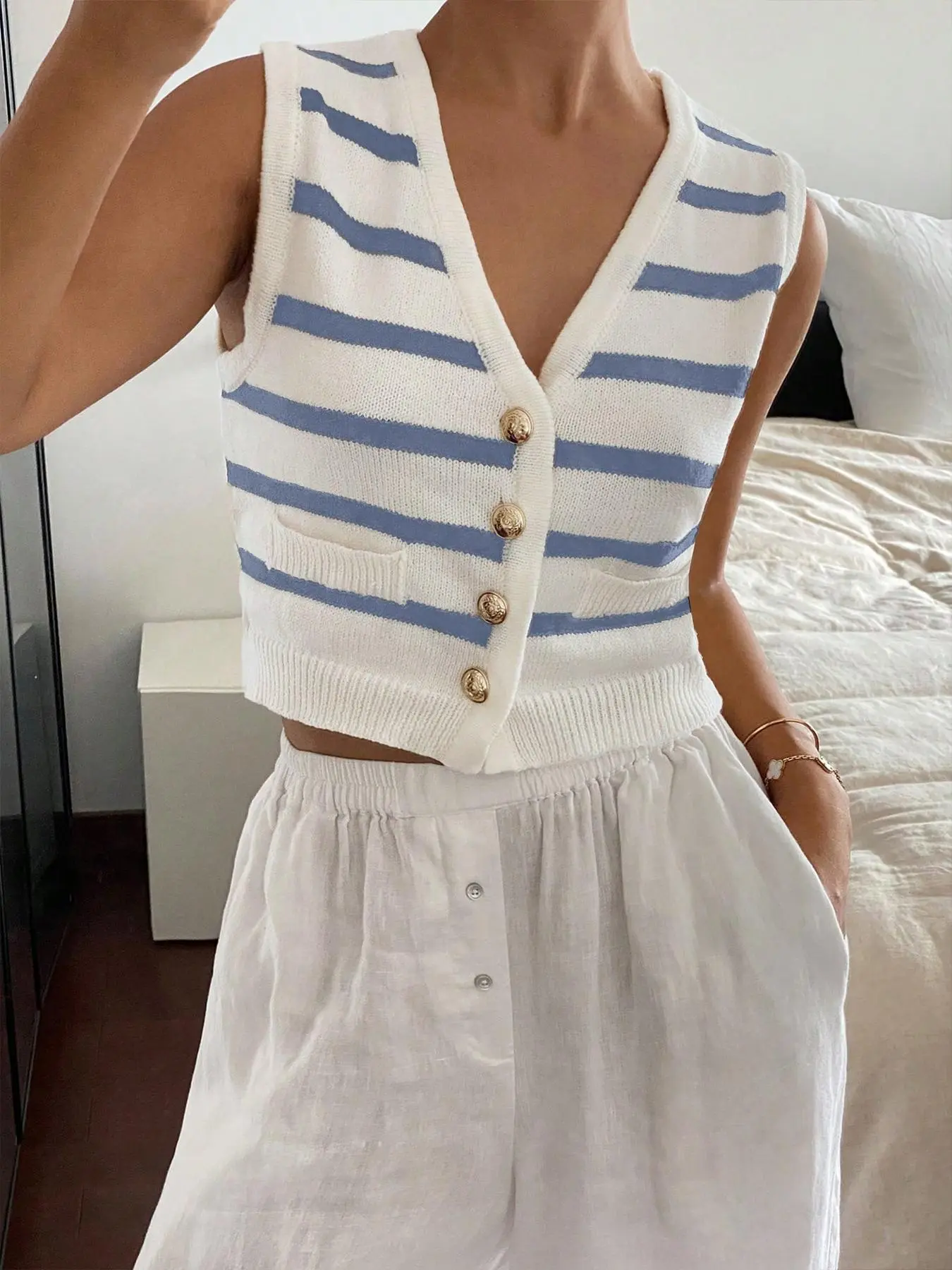 Women's Striped Print Button Front V Neck Crop Sweater Vest, Casual Sleeveless Knit Top for Spring & Fall, Fashion Women's Knitwear for Daily Wear, Piece