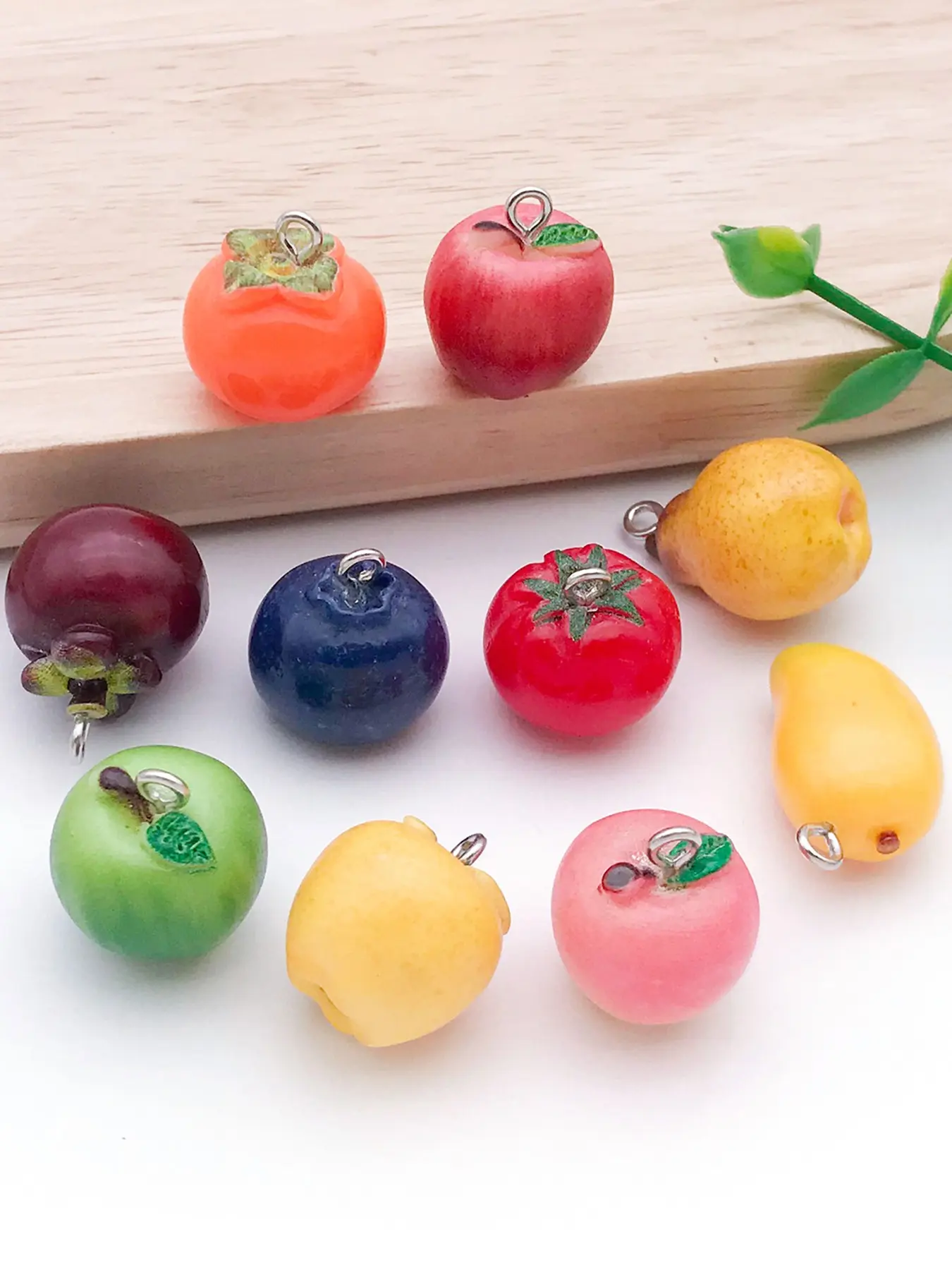 10pcs 3D Realistic Resin Fruit Charms Apple Pear Mango Mangosteen Tomato Fruit Pendants for DIY Bracelet Earring Necklace Jewelry Making Supplies DIY Jewelry Decoration