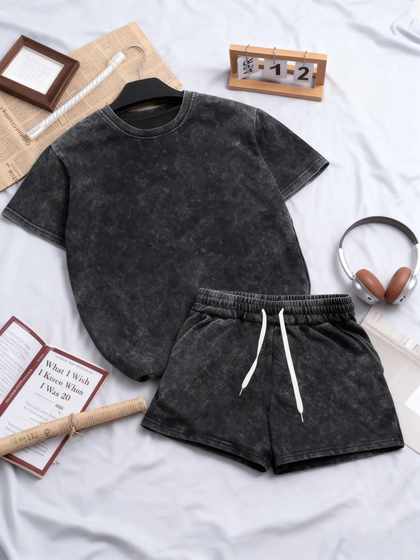 Women's Vintage Style Sportswear Set, Elegant Summer Casual Round Neck Loose Fit Athleisure Short Sleeve Top & Shorts, Athleisure Summer Clothes, Athleisure Outfit, Suitable for Daily Commute