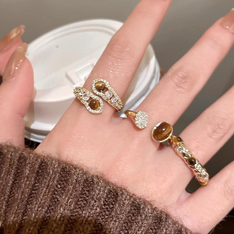 The Maillard snake-shaped tiger's eye open ring is a unique design for women, a retro index finger ring with a sense of high-end luxury
