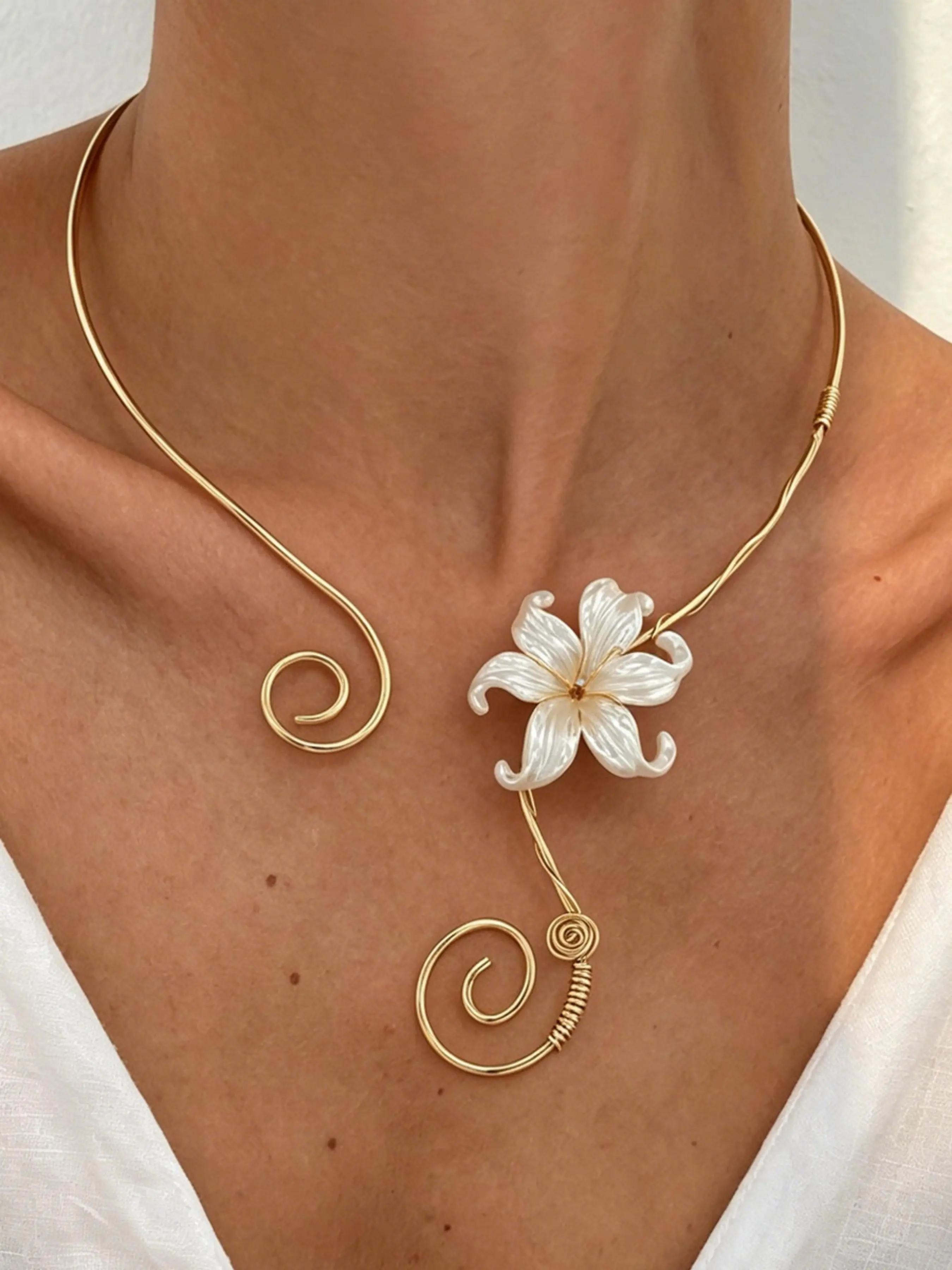 Women's Spiral Open Necklace, French Vintage Flower Statement Collar, Fashion 3D Unique Pendant, Perfect for Daily Wear, Parties, Events
