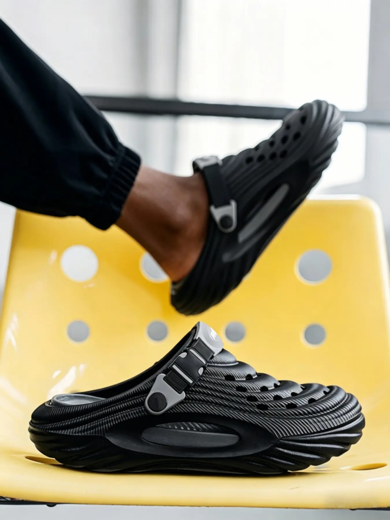 Men Heightened Dual Wear Closed Toe Clogs Full Hollow Breathable Upper Adjustable Buckle Heel Band Casual For Home Walk Commute Outings
