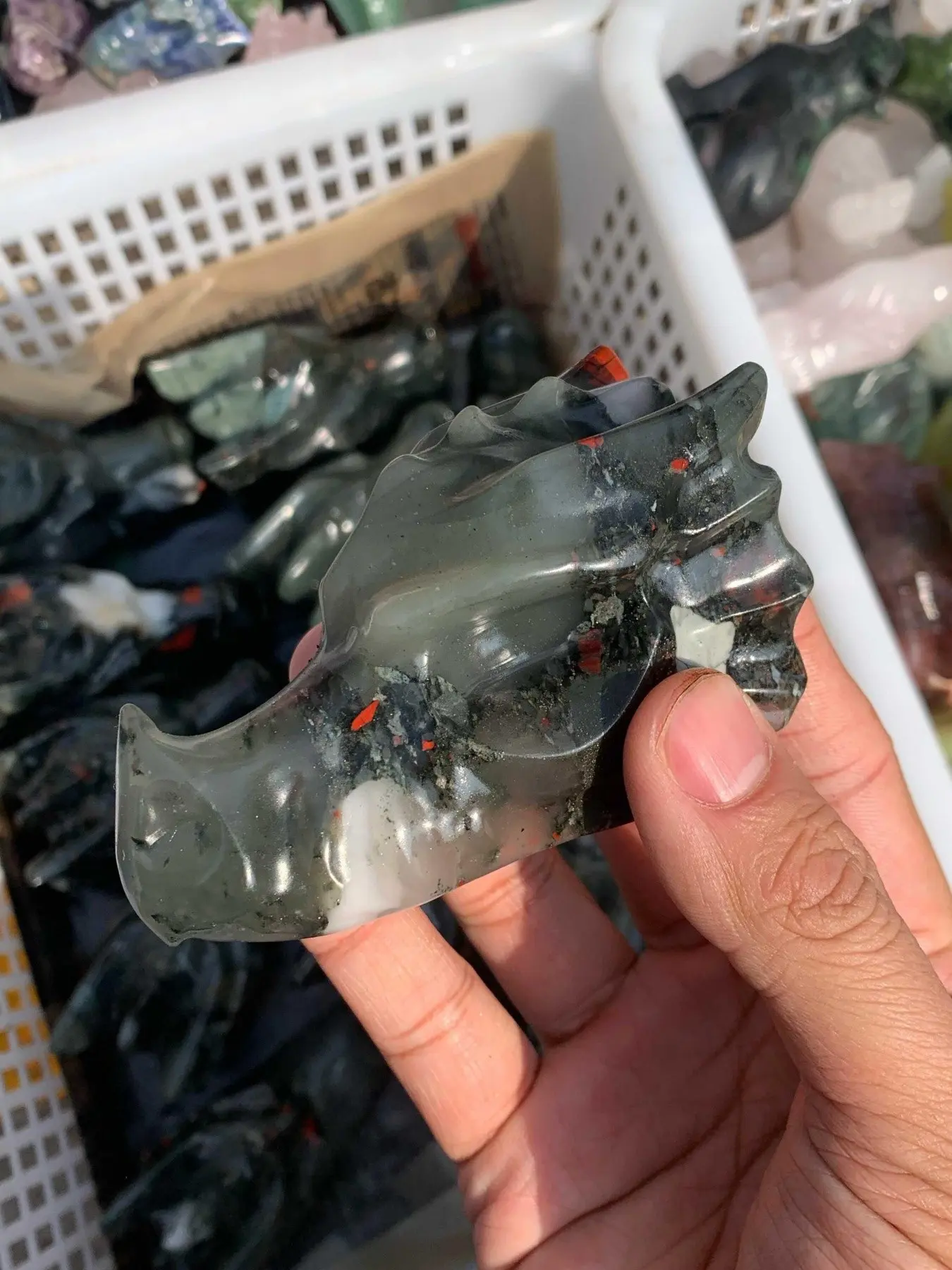 1pc unique African bloodstone dragon head – perfect for home décor and a distinctive gift for Christmas, Halloween, Easter, Hanukkah, and Thanksgiving.