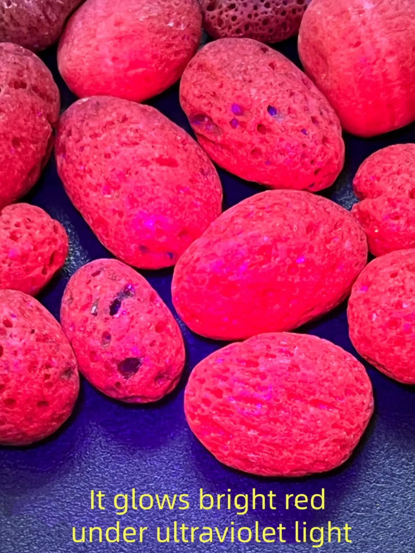 Natural Vesicular Mineral Rough Stones, UV Light Fluorescent Crystal, Small Exquisite Paving Decorative Stones, Collection Rocks