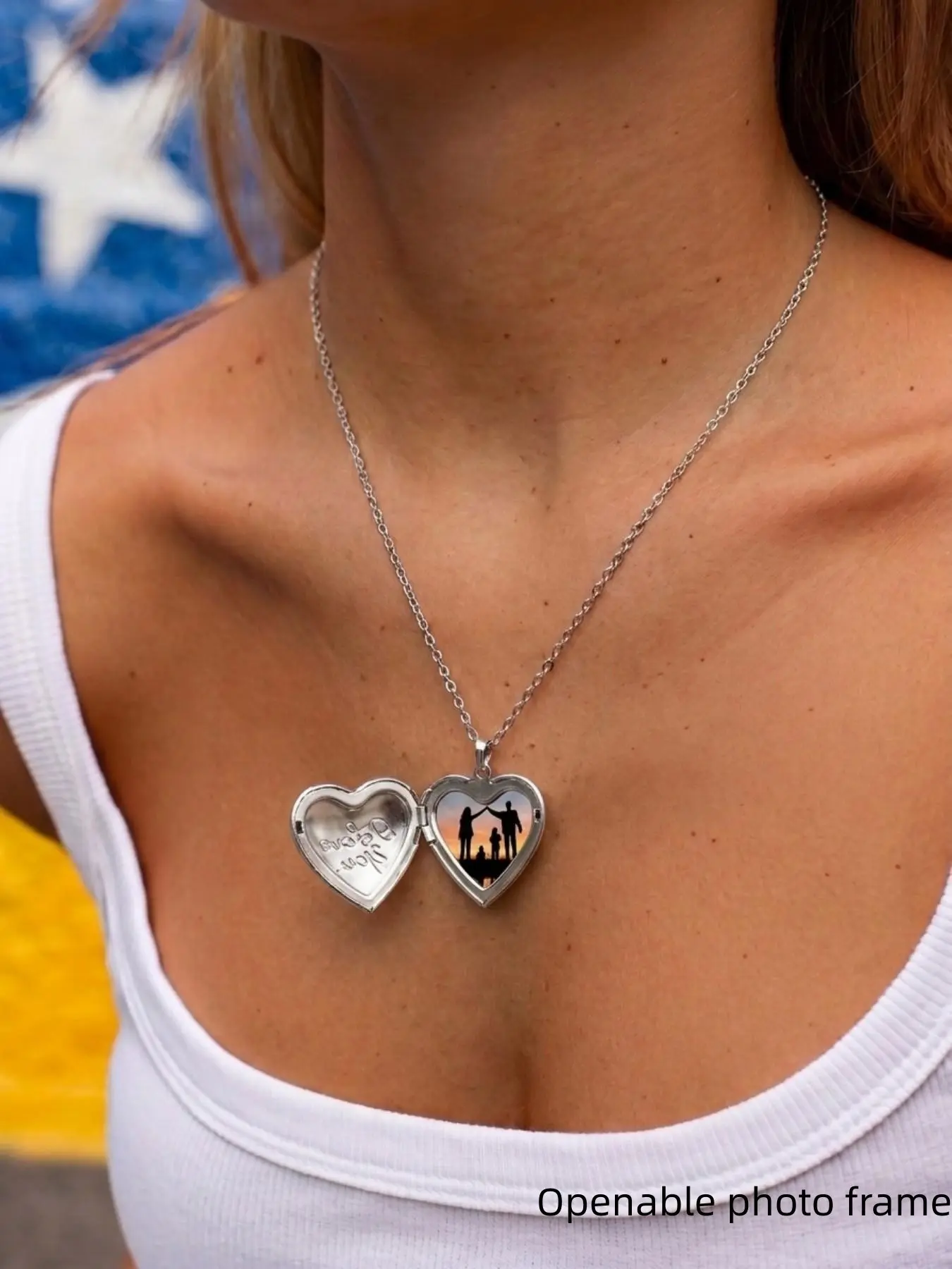 Engraved Heart Locket Necklace — Vintage Romantic Style Stainless Steel Heart-Shaped Photo Frame That OpensHolds PicturesAdjustable ChainPerfect for Women's Daily Wear Couple Gifting & Anniversary Outfits.