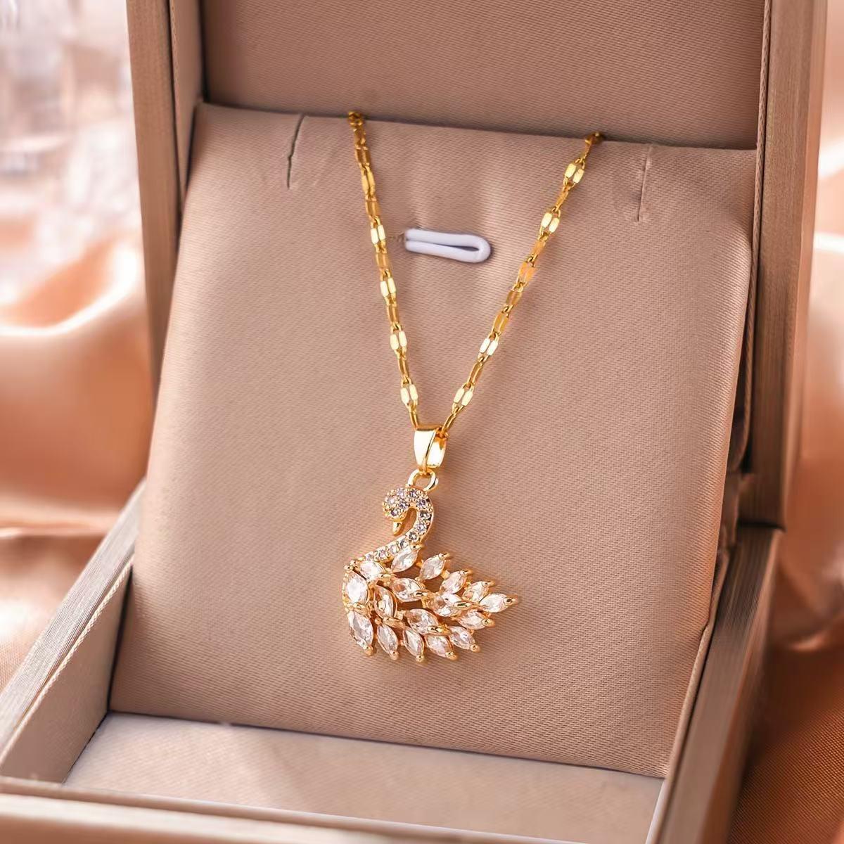 2026 New Elegant Necklace in Ins Style, Titanium Steel Plated with 18K Gold, Full of Diamonds, Swan Design with Zirconia Inlaid Lip Chain