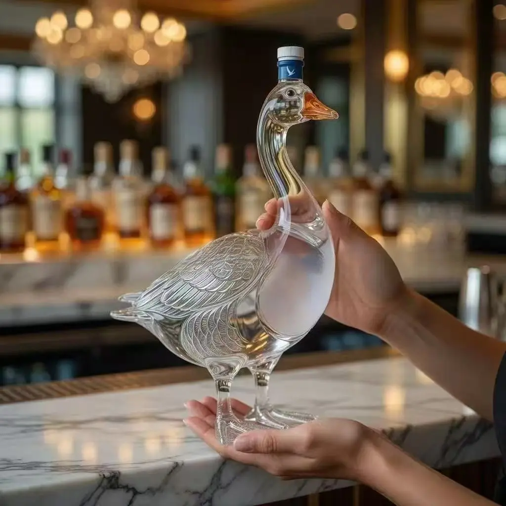 Novelty Animal Goose Glass Decanter, Goose Themed Vodka Bottle for Collectors, Unique Gift Idea for Alcohol Enthusiasts, Non-Lead Crystal Glass