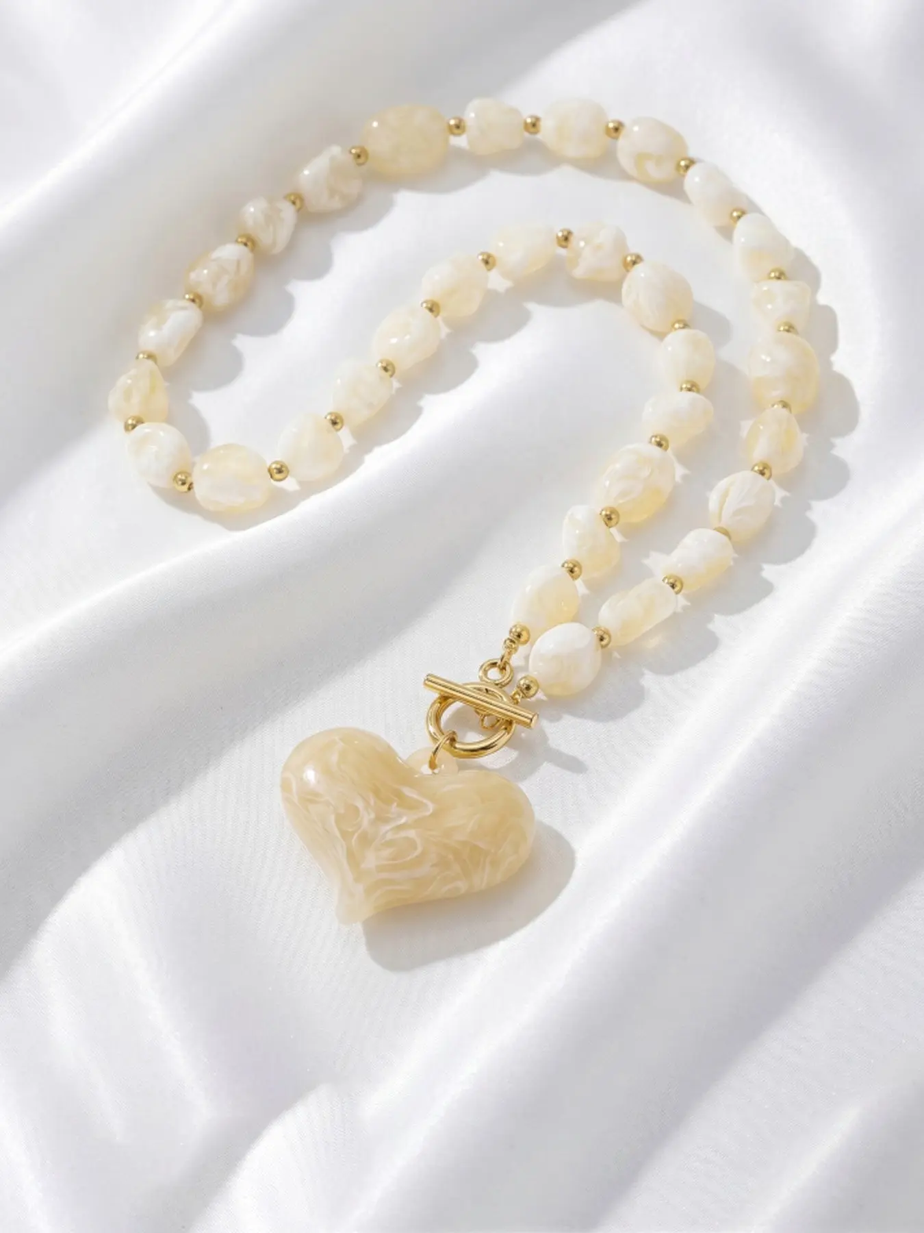 Women's Vintage Amber Heart Pendant Necklace, Simple Bold Maillard Gradient Round Bead Jewelry, European Style Fashion Accessory, Necklets