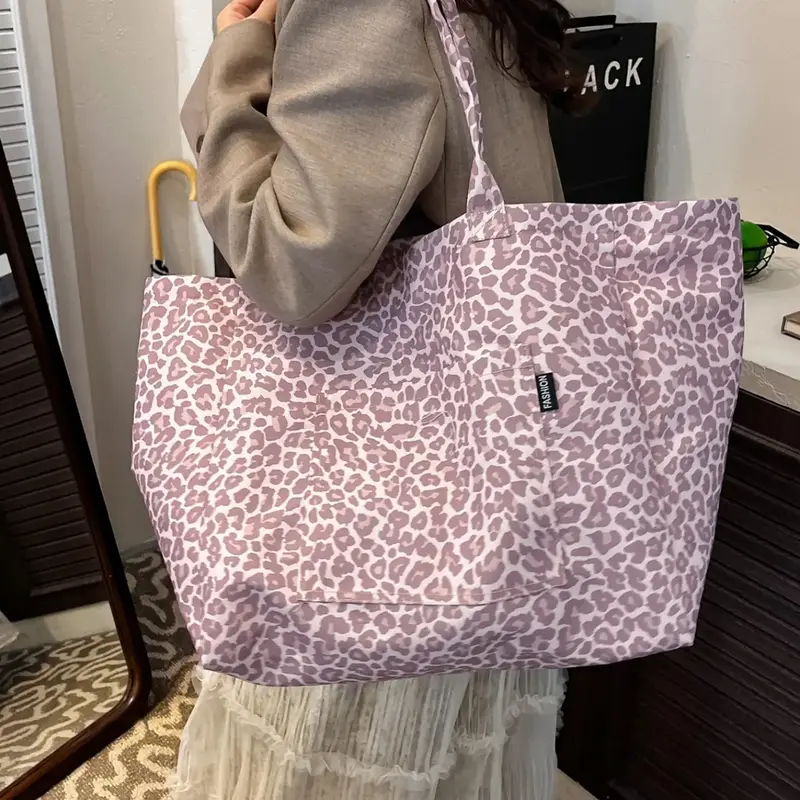 Retro leopard print high-capacity tote bag, fashionable and personalized handbag, commuting and short-distance travel with cross-body bag, Daily Commuting Bag, Animal Tote Bag, Fashionable Bags