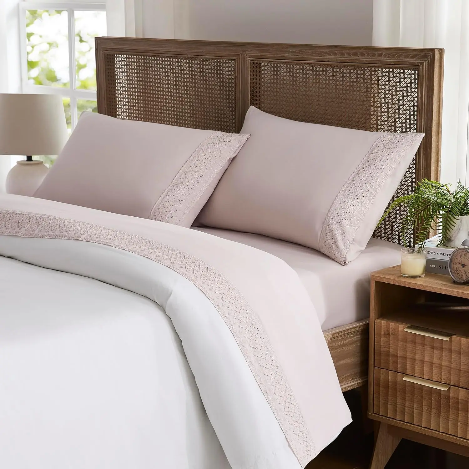 Soft Lattice Eyelet Lace Embroidery 4 Piece Sheet Set -Luxurious Microfiber Bed Sheets-Includes Flat Sheet, Fitted Sheet with Deep Pockets&Pillowcases- Peach/Queen