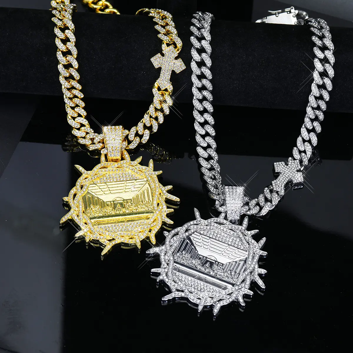 Last Supper Round Pendant Necklace for Men Women, Thorn Border 20 Inch Cross Chain – Zinc Alloy Hip Hop Street Style Jewelry, Great for Daily Wear & Gift Giving