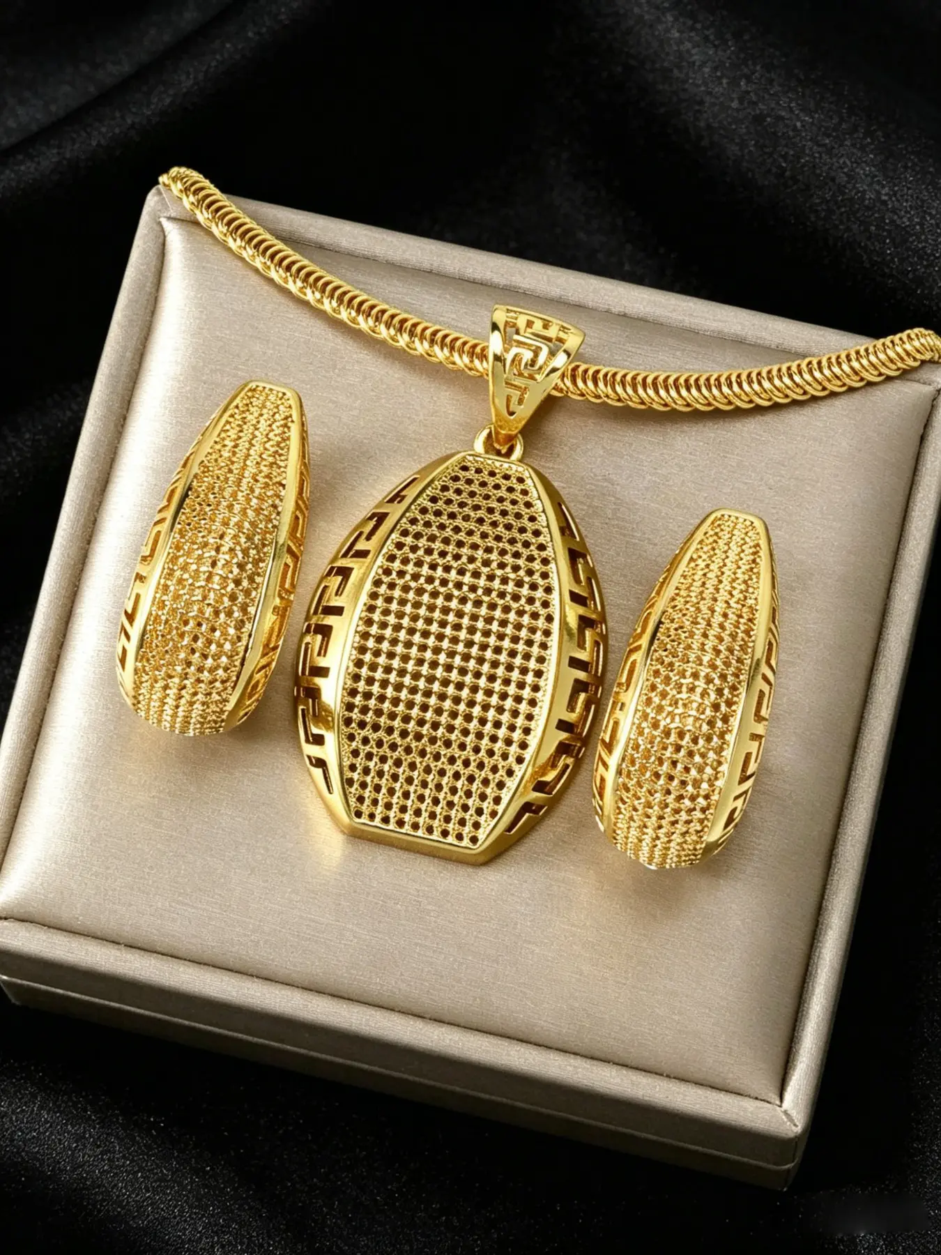 Gold Plated Vintage Greek Key Oval Mesh Jewelry Set Honeycomb Textured Pendant Necklace Drop Earrings Snake Chain Retro Luxury Jewelry For Women Wedding Party Anniversary Gift