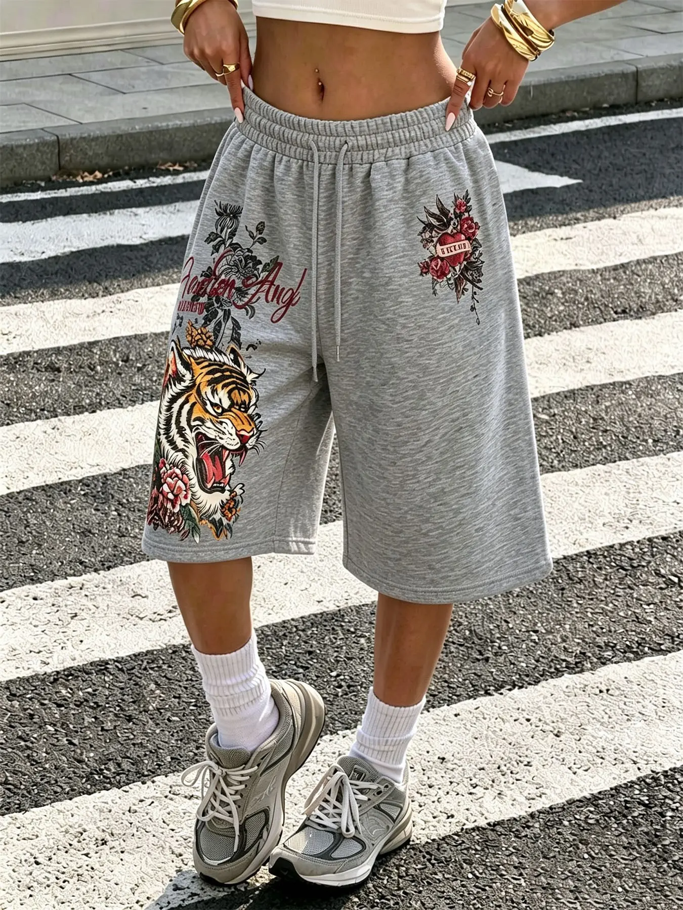 Women's Loose Fit Graphic Knee Shorts, Vintage Tattoo-Style Tiger Print, Drawstring Waist Adjustable Casual Comfy Shorts For Street Style & Daily Wear