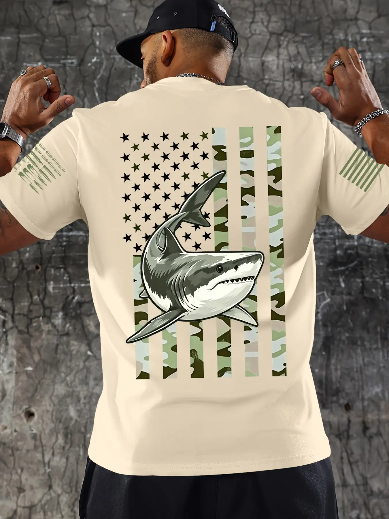 Men's Camouflage Shark Print T-Shirt, Round Neck Short Sleeve, Vintage Military Style, Comfortable Summer Top, Sporty Fitted Design