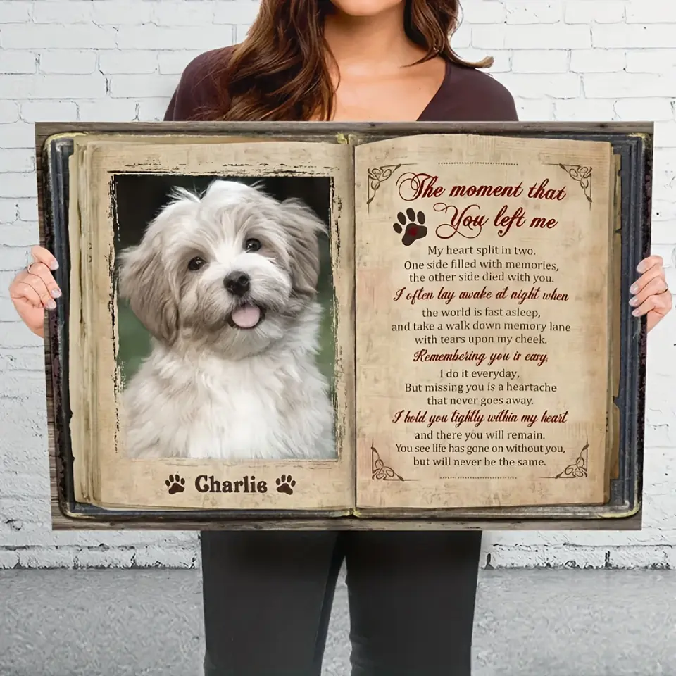 A personalized 2D commemorative photo frame that allows you to upload photos and names. It is perfect for family portraits, pet memorials, and sympathy gifts. This framed canvas print serves as both modern wall art and a keepsake to help you cherish your