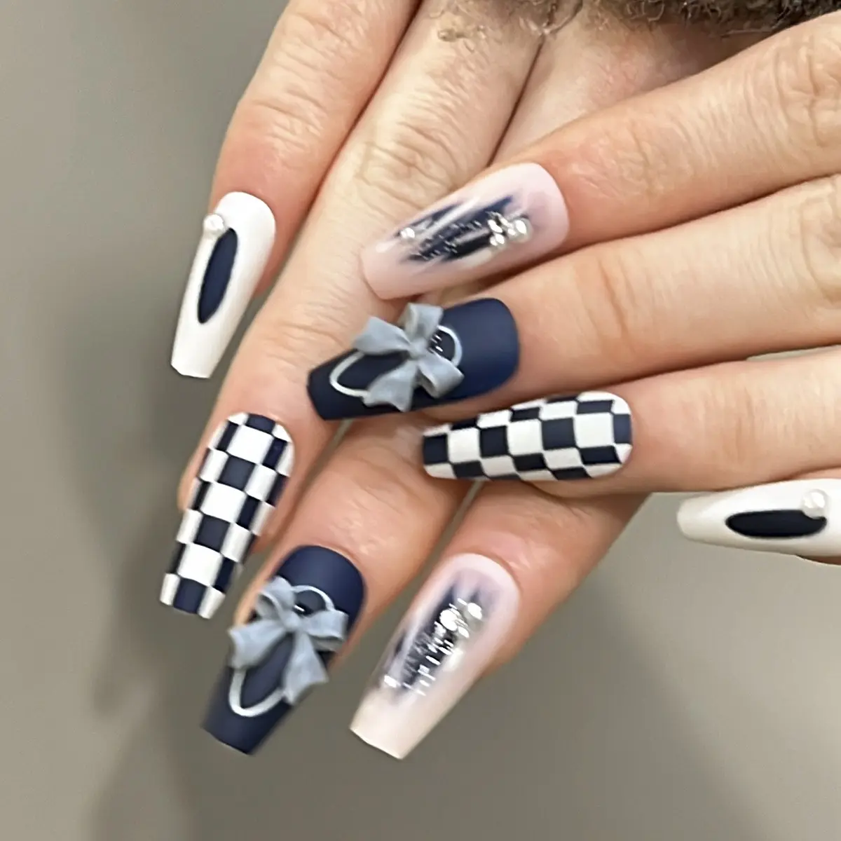 Checkerboard Nail Art Stickers, Bowknot Pearl False Nails, Blue Tone Wearable Armor, Fall Winter Manicure Accessories