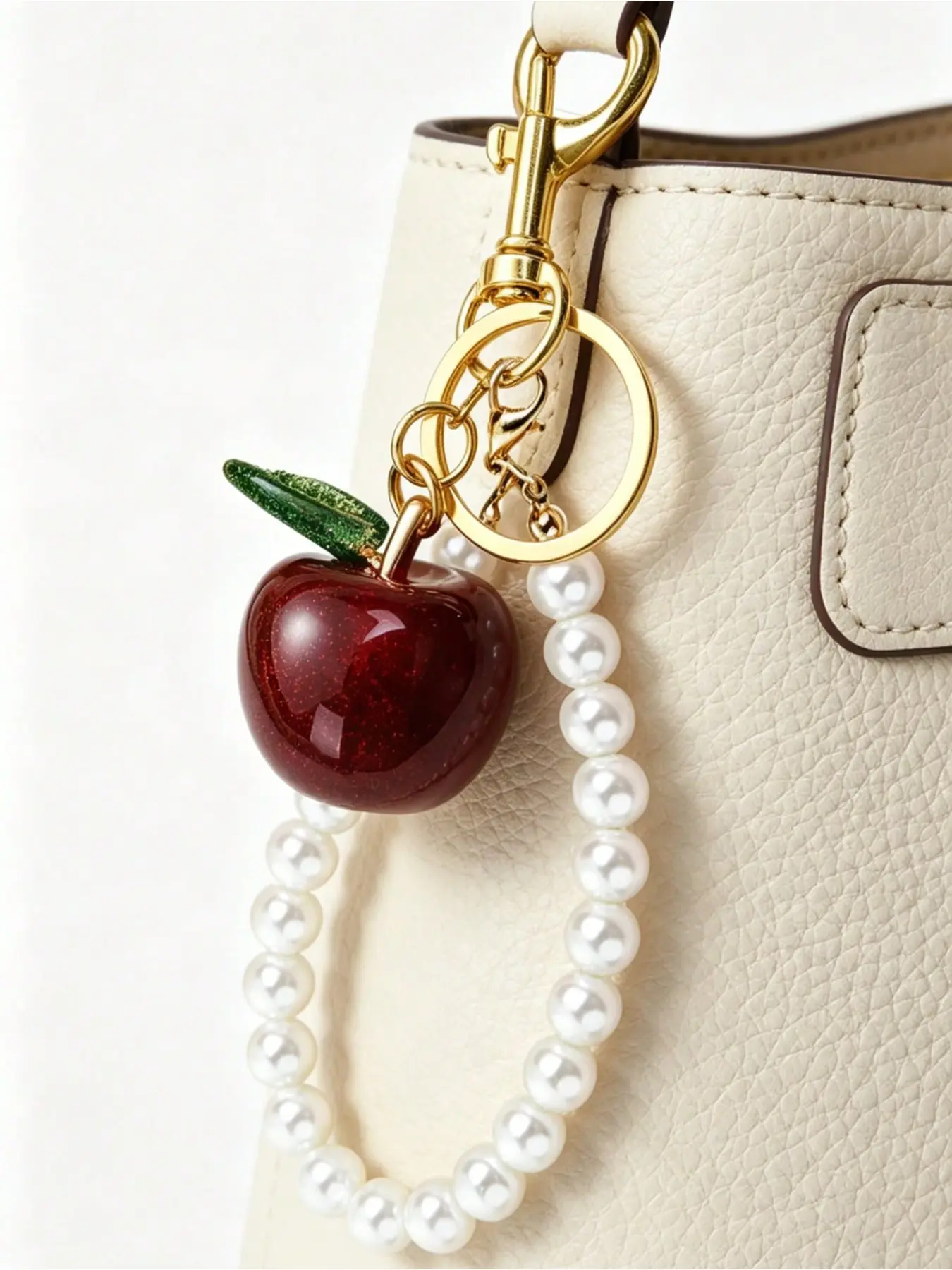 Fashion Resin Apple Keychain with Gold Metal Chain & Pearl Rope, Bright Red Apple Pendant Bag Charm Decor for Women Handbags Backpacks Wallets, Elegant Car Key Ring, Ideal Gift for Christmas Birthday Valentine’s Day New Year