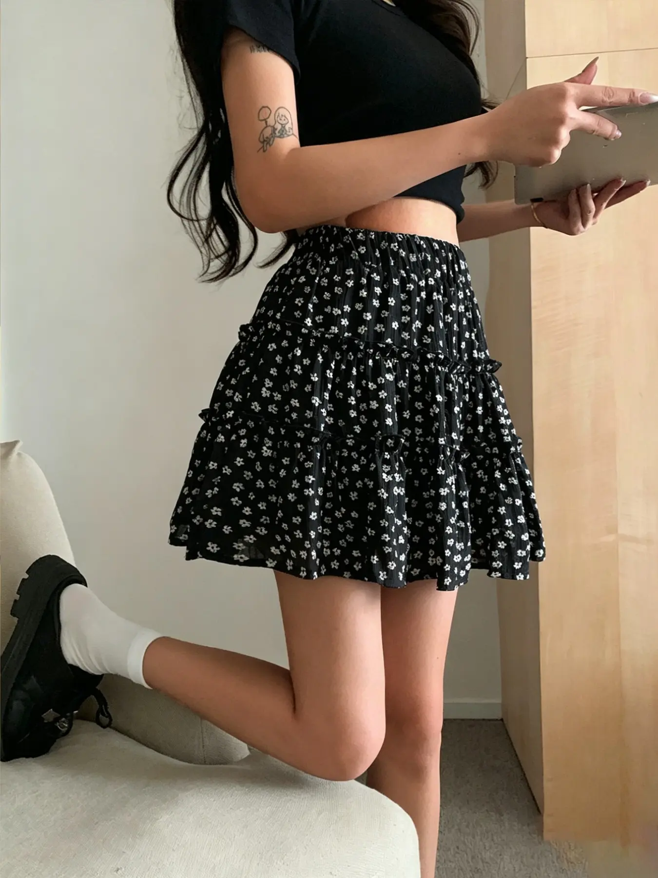Women's Mini Ditsy Floral Skirt, Ruched High Waist A-Line, Ruffles, Slim-Fitting Short Dress, Fashionable Elegant Basic Design