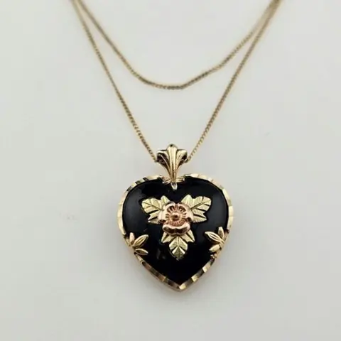 Vintage Gothic Floral Heart Pendant Alloy Necklace for Women, Elegant Party Jewelry, Versatile Fashion Accessory, Perfect for Gatherings