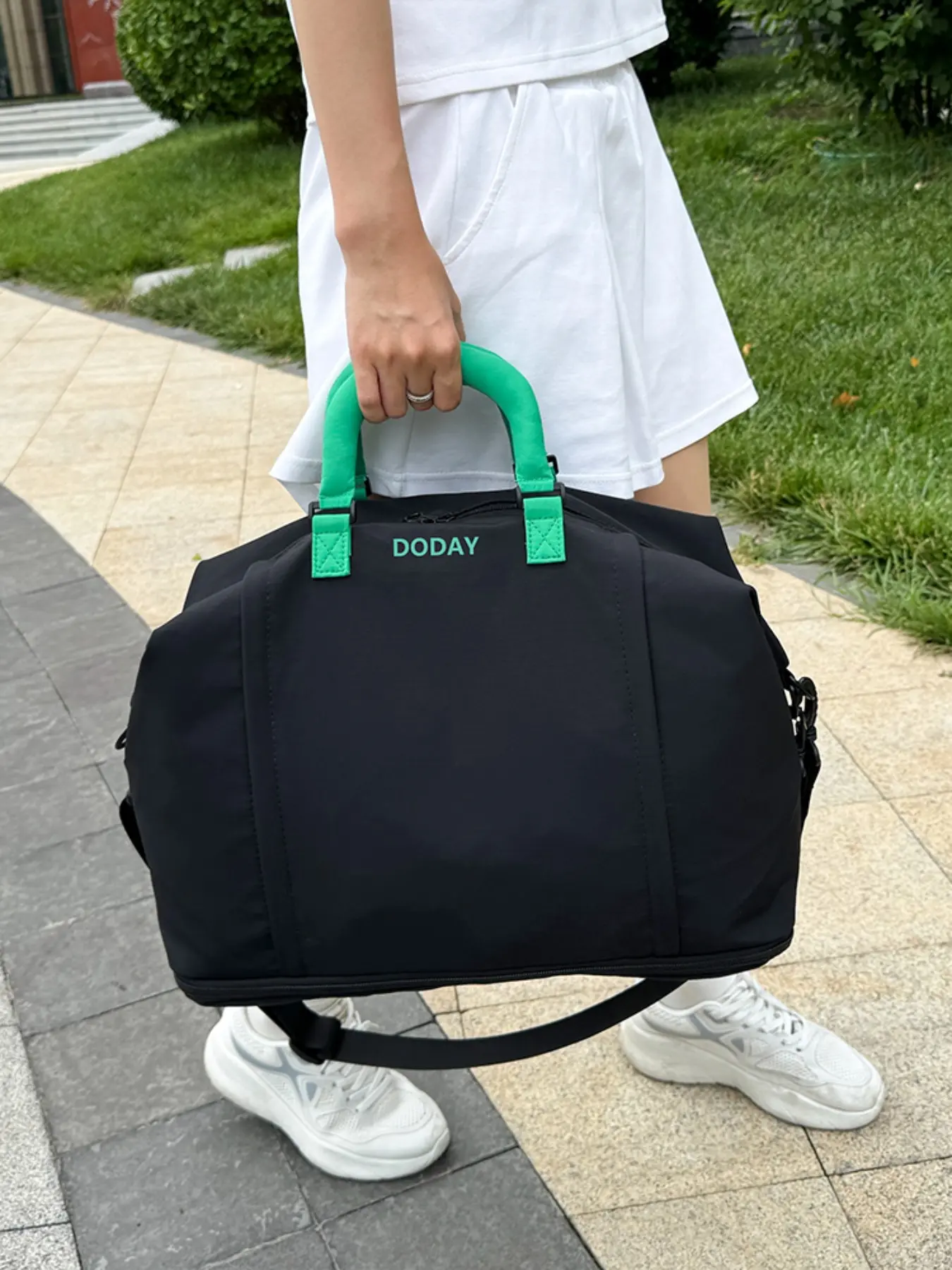 Large Capacity Travel Tote Bag, Durable Lightweight Nylon, Adjustable Shoulder Strap, Multiple Compartments, Unisex, All Seasons