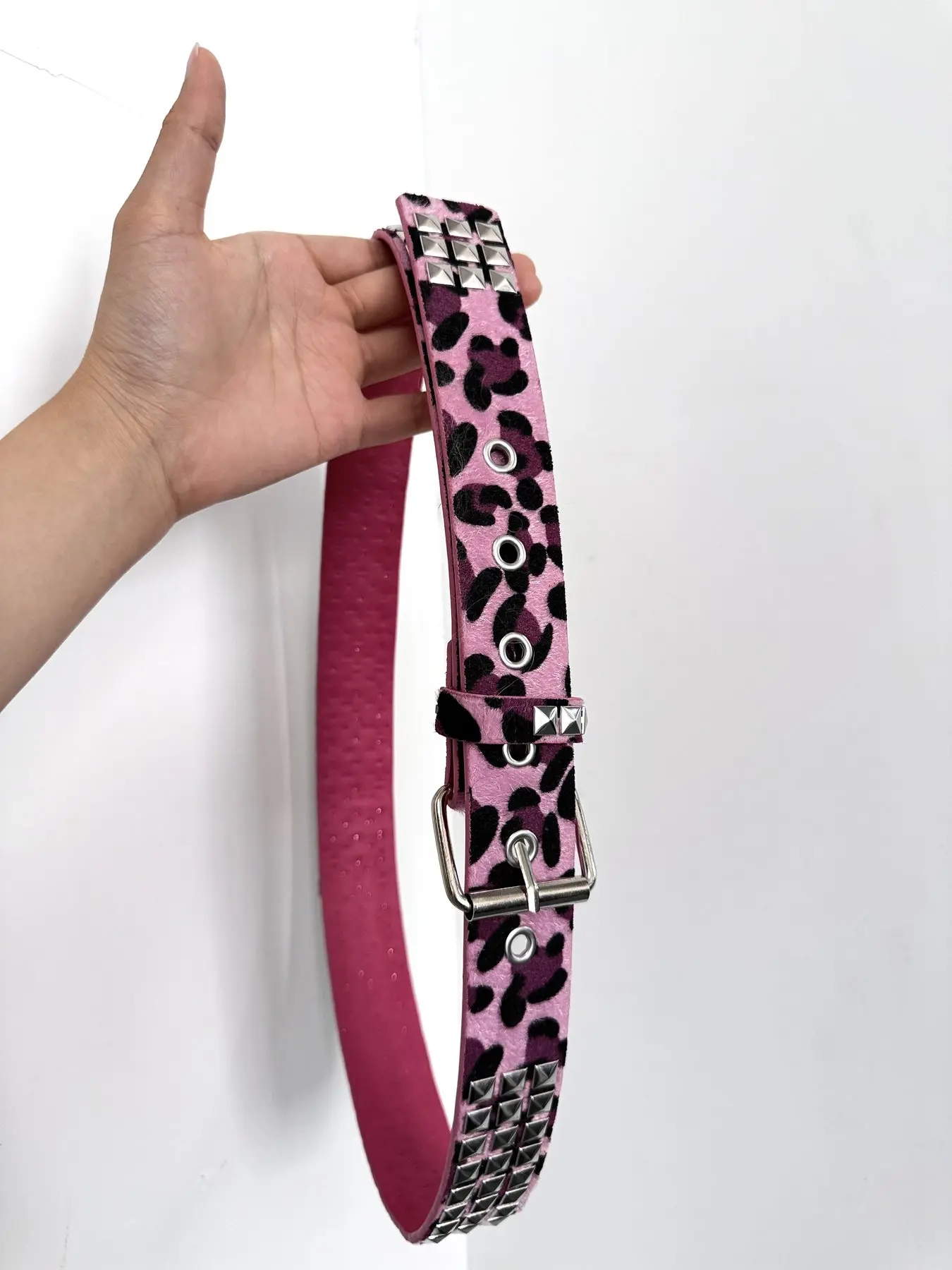 Bright pink leopard print double row tapered rivet wide belt retro matte square buckle creates a millennium personality niche daily wear