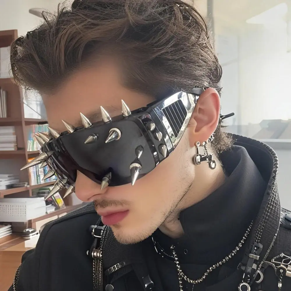 XUH Gothic Rectangle Sunglasses with Metal Rivets, Cyberpunk Steampunk Party Eyewear, Funky Unique Accessories for Adults Halloween, Role Play, Club, Rectangular, Steampunk Punk, Going Out, Unisex, Single Pair, Rectangular Frame