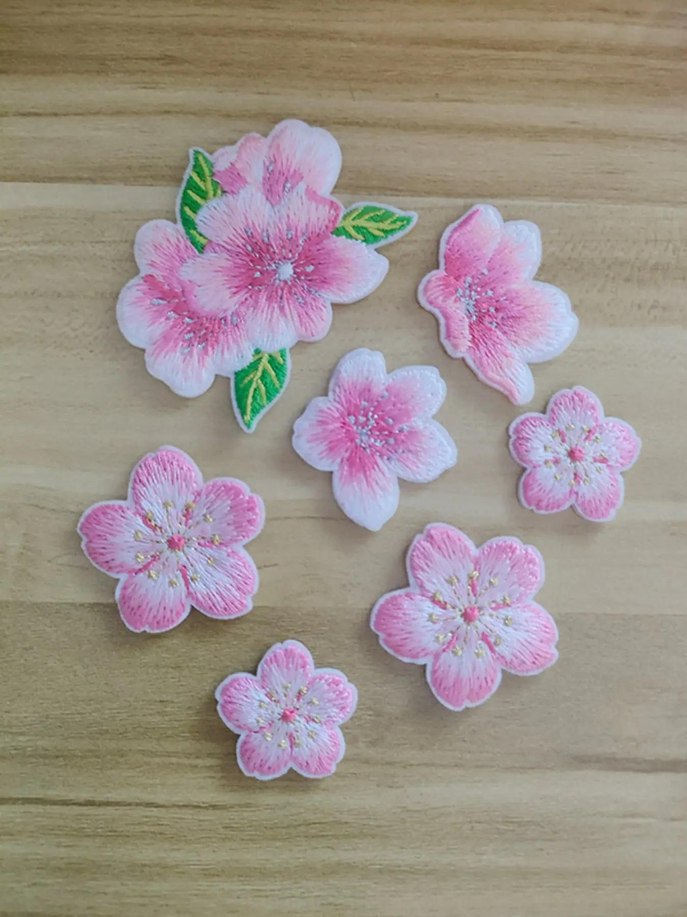 7pc Floral Fabric Patches, Flower Embroidery Stickers, Self-Adhesive Repair Decor, Fashion Accessories for Clothes, DIY Crafts, Gifts