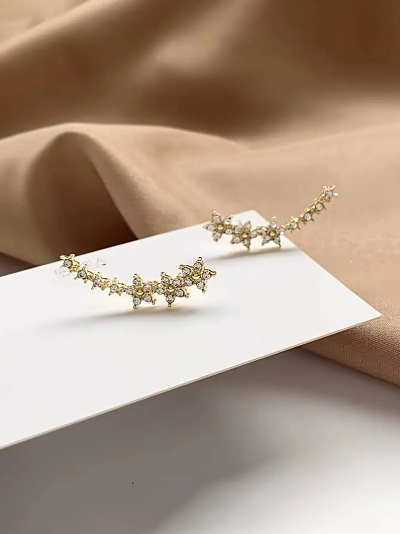 Star Rhinestone Earrings, Unique Design Ear Cuffs, High-End Minimalist Style, Elegant Jewelry for Women, Fashionable Accessory