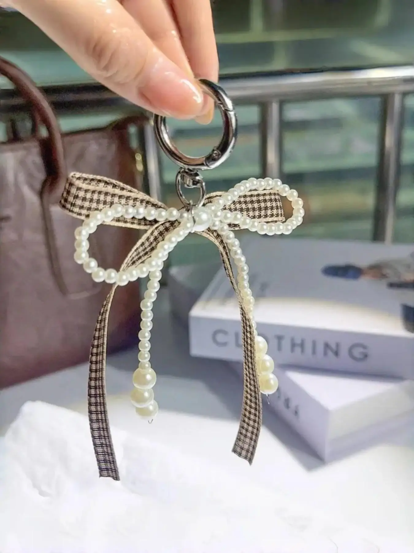 Stylish Girly Beaded Bow Bag Charm Accessory, Bag Accessories Charms, All-Match Daily Bag Decor Pendant, Cute Ornament Fit for Backpack, Mini Purse and Handbag, Birthday Gift for Girls Women, Cute Bag Charms