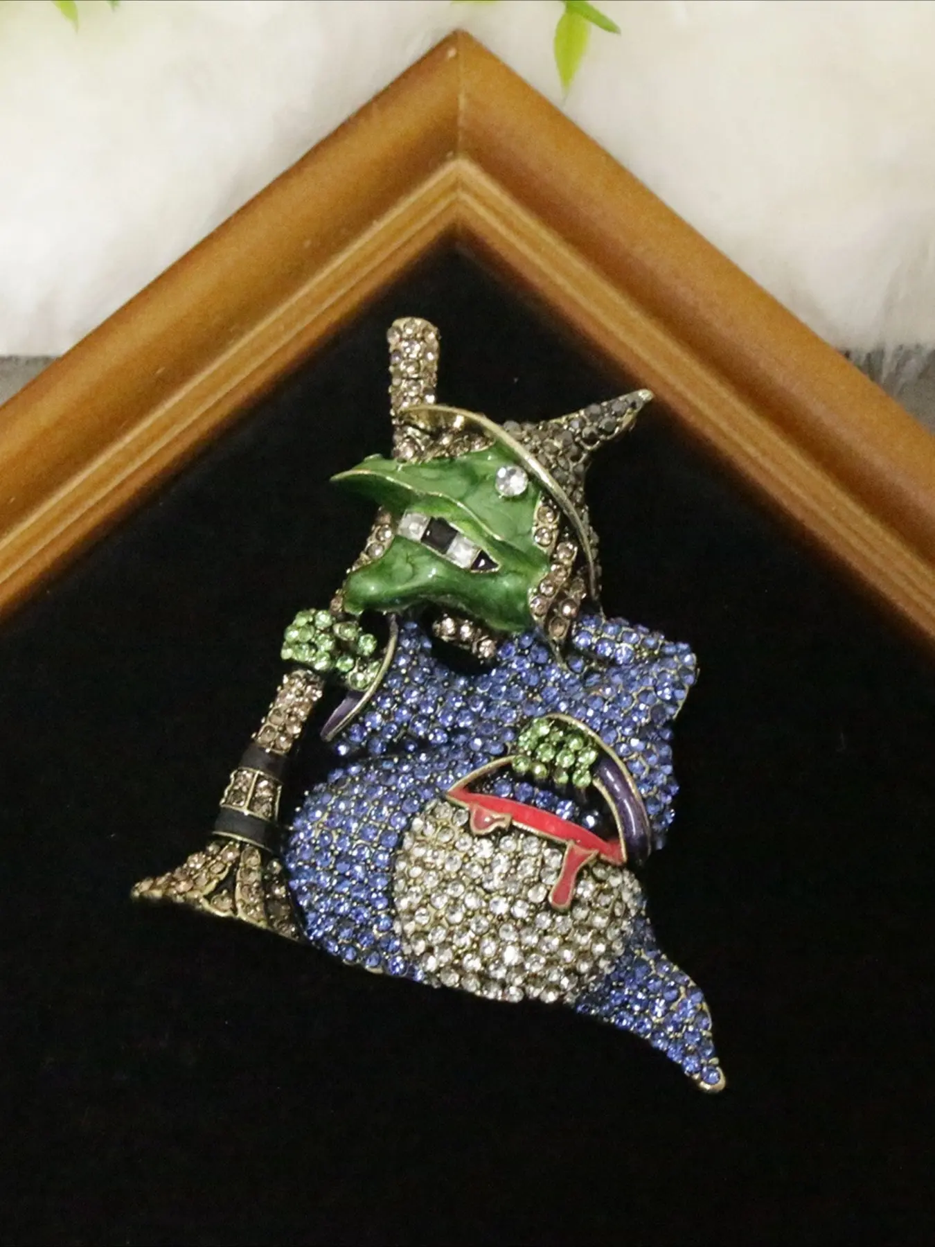 Sparkly Rhinestone Witch Cauldron Brooch Gothic Spooky Halloween Statement Broom Wizard Lapel Pin, Cosplay Party Costume Decor Accessory Gift