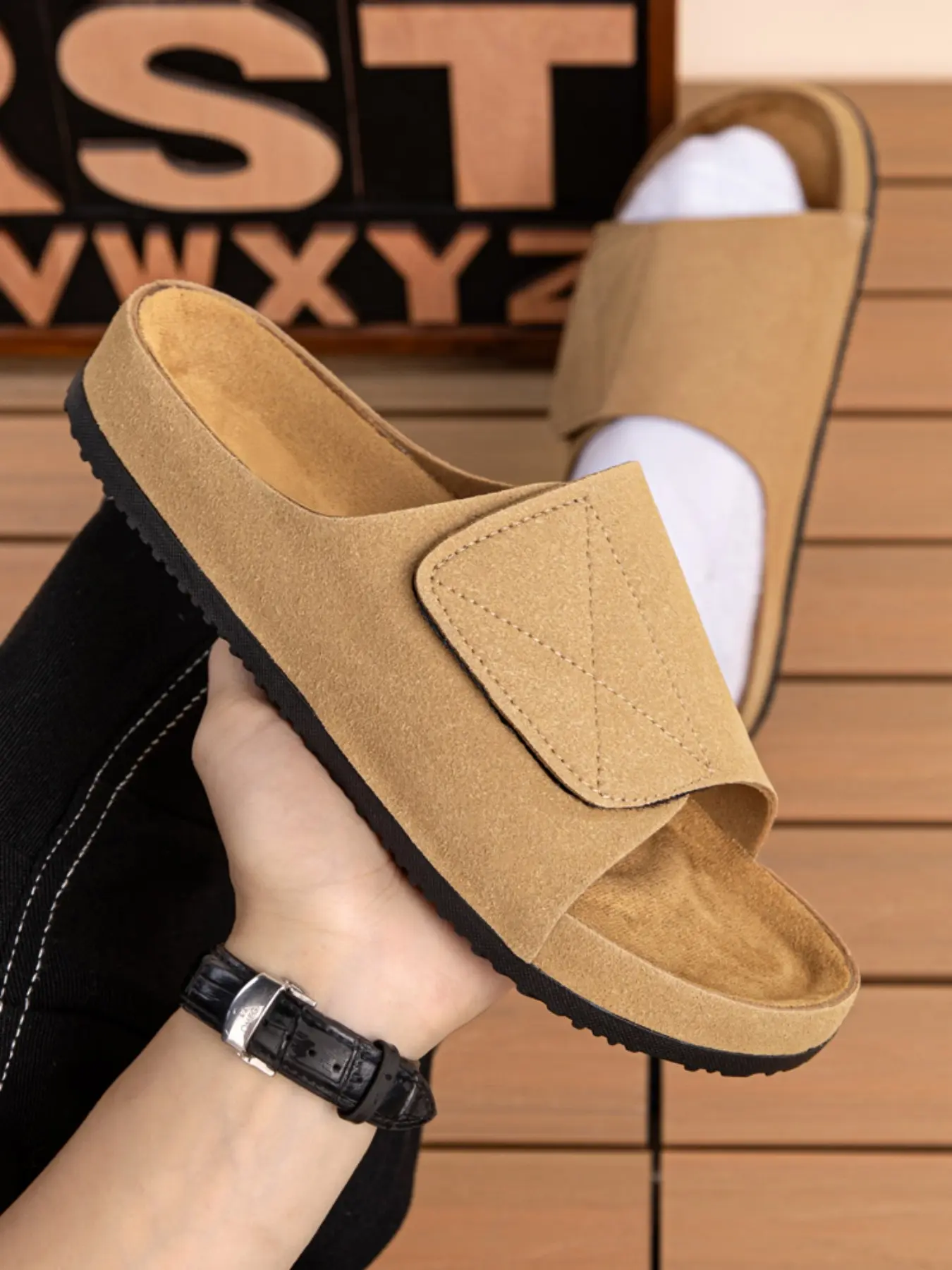 New Summer Men's Simple Velcro Outdoor Summer Slippers, Soft-Soled and Shock-Absorbing, Versatile for Students, Suitable for Wearing Inside and Outside the Dormitory