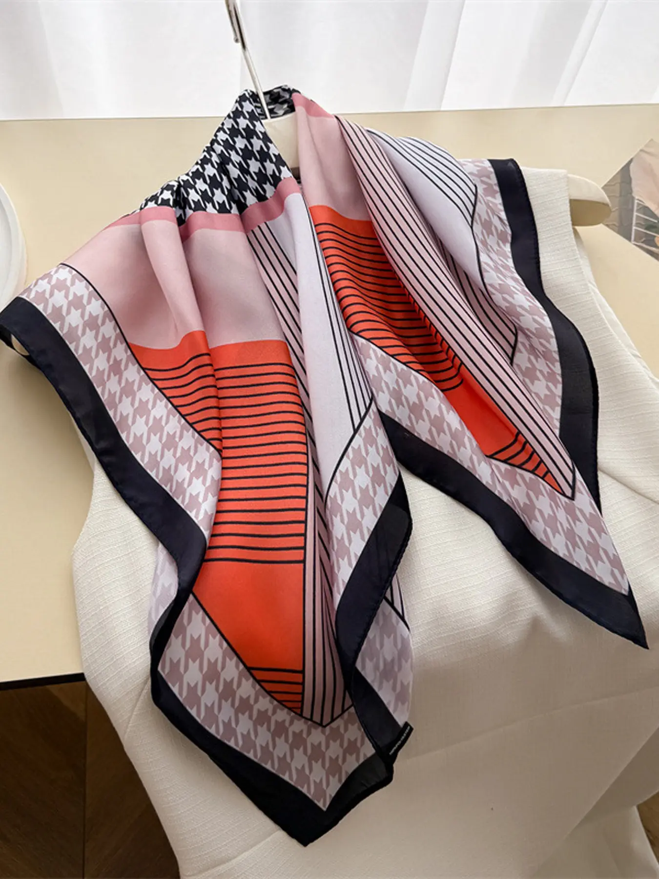 Houndstooth Striped Geometric Patchwork Satin Scarf, Women's Multi-Purpose Fashion Headscarf Wrap, Soft Silky Fashion Hair Scarves, Fashion Accessory for Travel