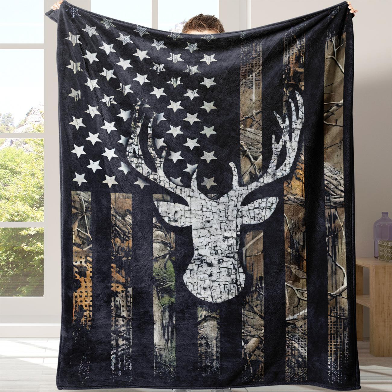 Flag & Deer Head Pattern Flannel Cozy Blanket, 1 Count Soft Comfortable Warm Throw, Soft Comfy Blanket, Cool Bedroom Bedding Blankets Decorative Giftable Blankets for Home Office Travel Camping