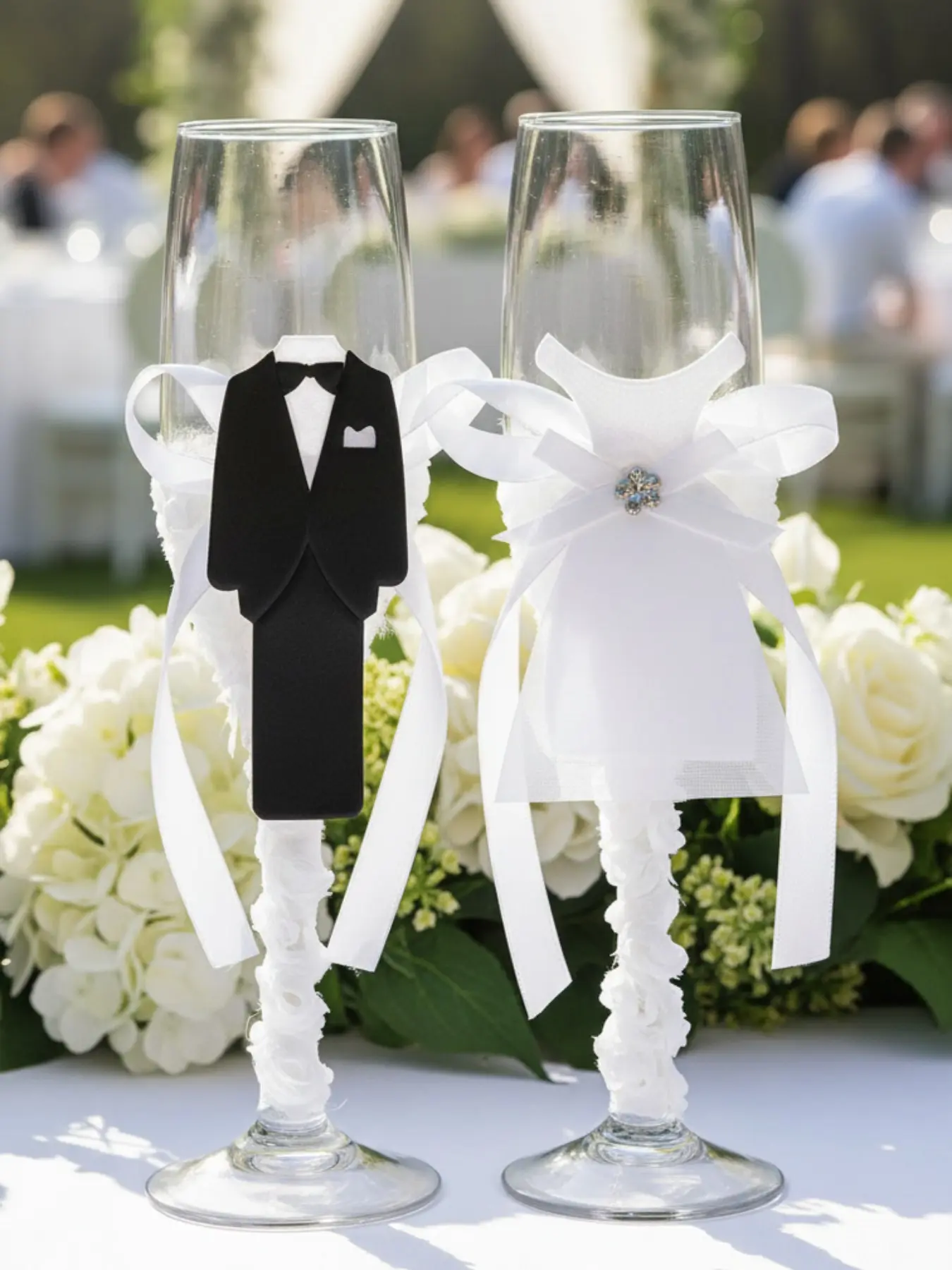 Bride & Groom Wedding Champagne Flutes Set of 2, Crystal Toasting Glasses with Wedding Dress & Tuxedo Design, Rhinestone Ribbon Decor, for Wedding, Engagement, Bridal Shower, Anniversary, Valentine's Day Gift, Photo Props