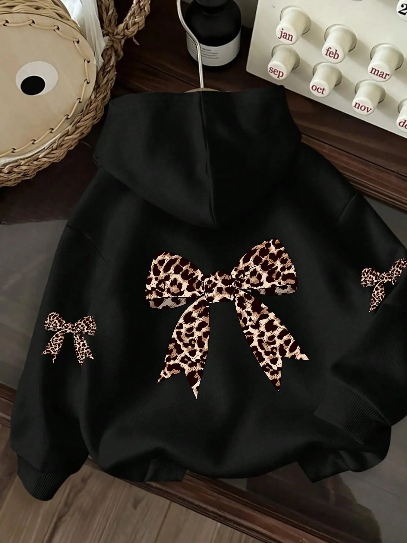 Vintage Leopard Print Butterfly Knot Casual Baggy Oversize Loose Fit Hoodie, Long Sleeve Sweatshirt with Kangaroo Pocket, Thick Fleece Lining for Winter