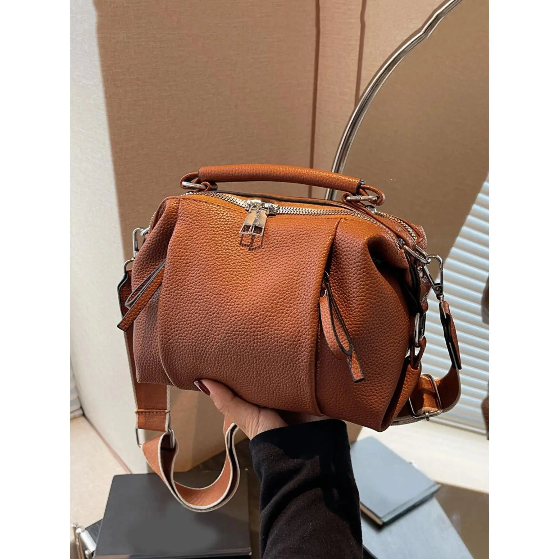 Women's Multi Pocket Shoulder Bag, Vintage Aesthetic Crossbody Purse with Wide Strap Design, Minimalist Retro Messenger Handbag with Spacious Storage, Trendy Casual Everyday Carry Bag for Shopping, Work, College, Travel, Parties & Daily Outfits