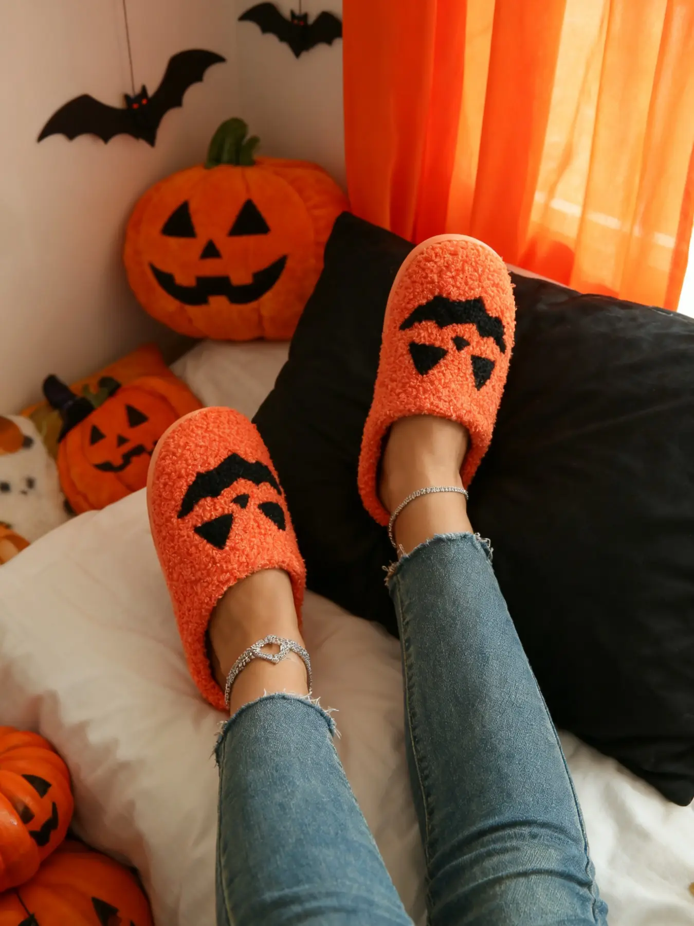 Halloween Pumpkin Women's Slippers, Cozy Fuzzy Bedroom Shoes, Fashion Slip-On Lightweight Home Shoes, Indoor Slippers, Halloween Gift, All Seasons