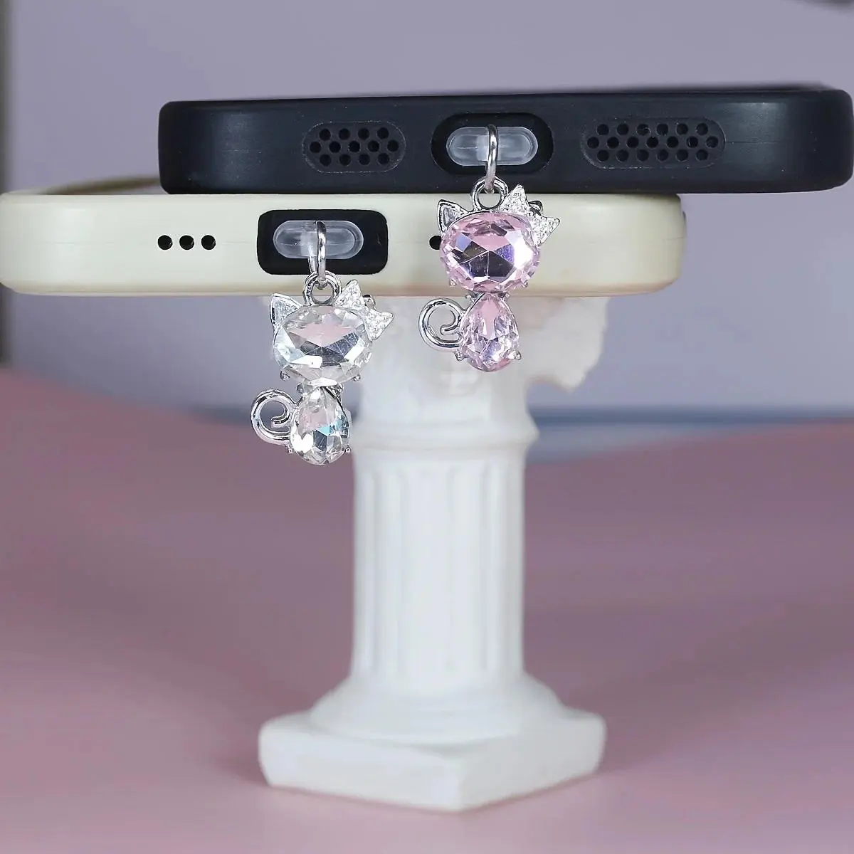 1 Piece of Sparkling Zirconia Crystal Cat Phone Dust Plug - Durable Silicone Dust Cover, Stylish Gift Accessory, Phone Decoration, Small Daily Care Accessory for Phones, Computers, Headphones, Etc