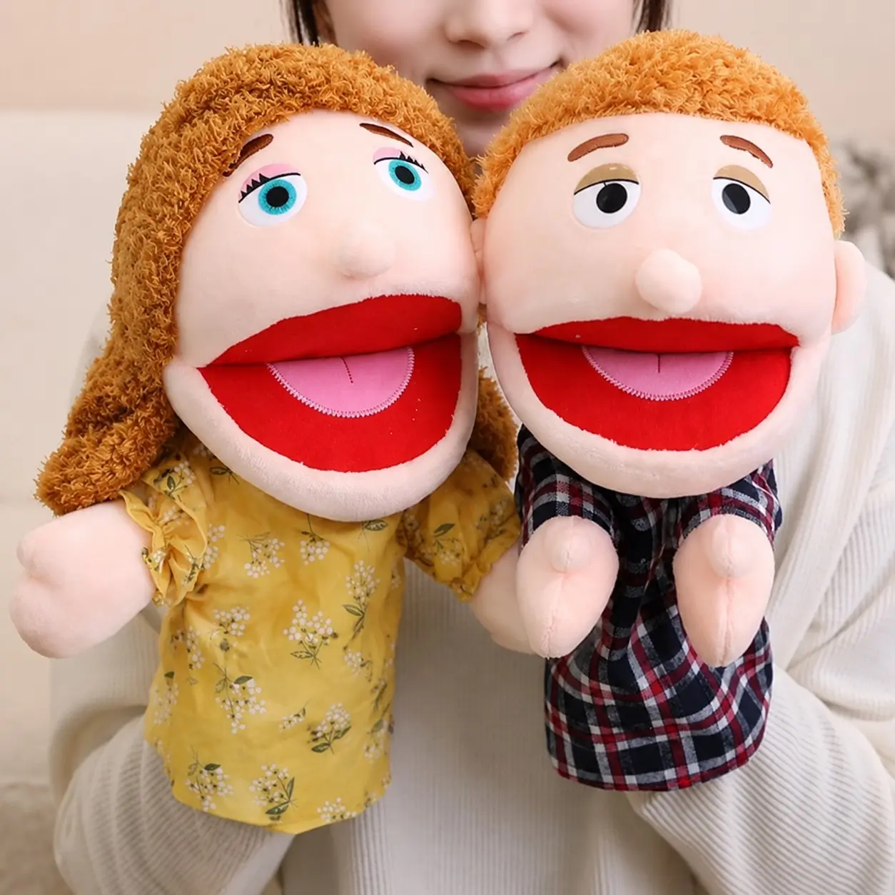28cm/11.02in Family Plush Hand Puppets, Huggable Collectible - Grandparents, Parents, Son, Daughter with Openable Mouths Soft, Skin-Friendly Plush Toys in Multiple Colors Family Parent-Child Interactive Play Props Cuddly Gift Stuffed Doll