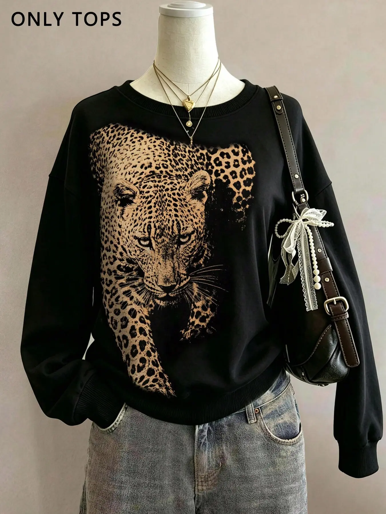 Women's Vintage Leopard Graphic Sweatshirt, Wild Animal Print Crewneck Pullover, Streetwear Top, For Autumn and Winter Daily Wear