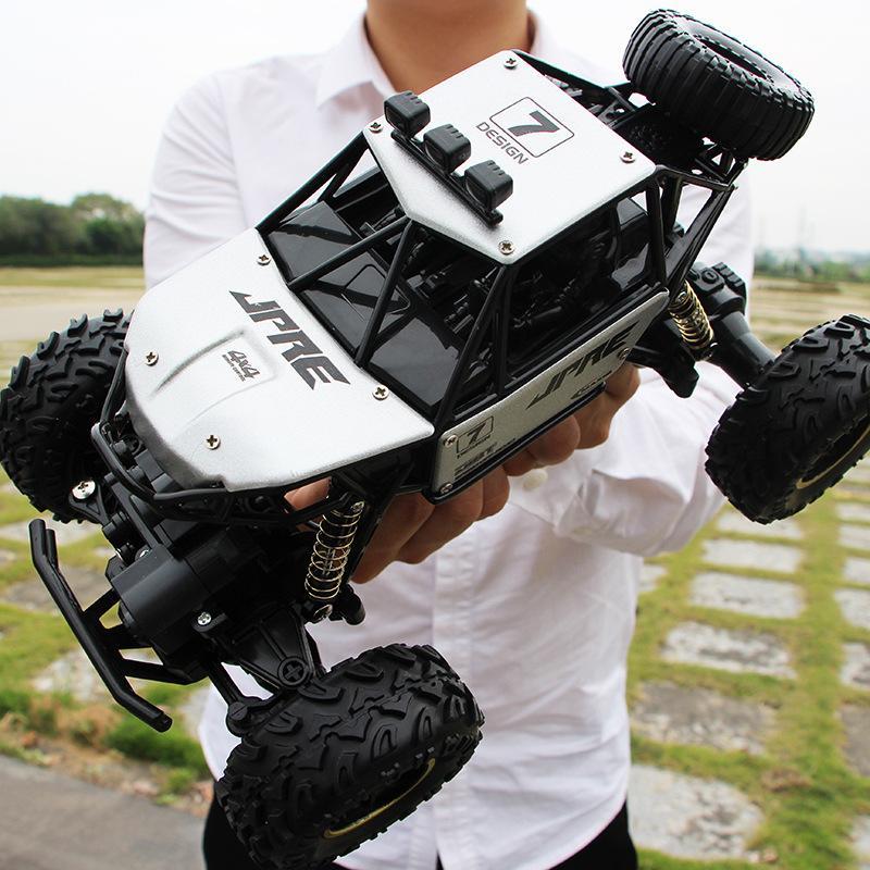 Oversized four-wheel drive alloy remote control car off-road vehicle climbing monster truck high-speed racing boy charging toy car