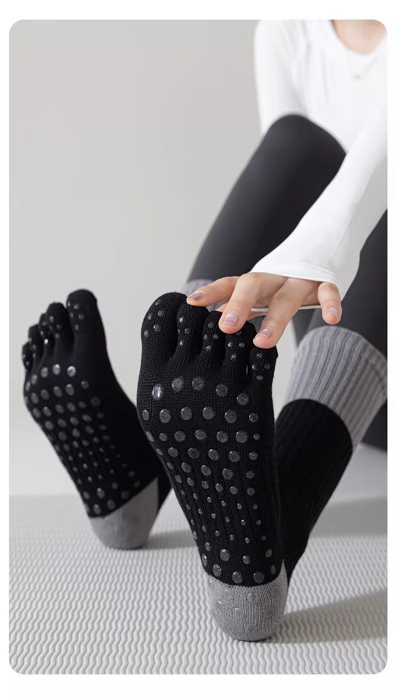 Women's Five Finger Yoga Socks, Non Slip ,Deodorizing Absorb Sweat Summer Indoor Sports ,Professional Fitness Pilates Mid Calf Socks,Non-Slip Toe-Separating Yoga Socks for Women - Cushioned Athletic Socks for#Yoga, Pilates, Barre & Gym Workouts