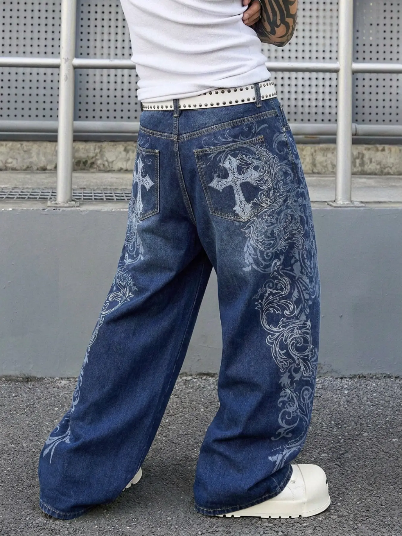 Men's Street Style Denim Jeans, Cross Rhinestone Decoration, Breathable Cotton, Loose Fit, All-Season Shorts, Summer Fashion, Baggy