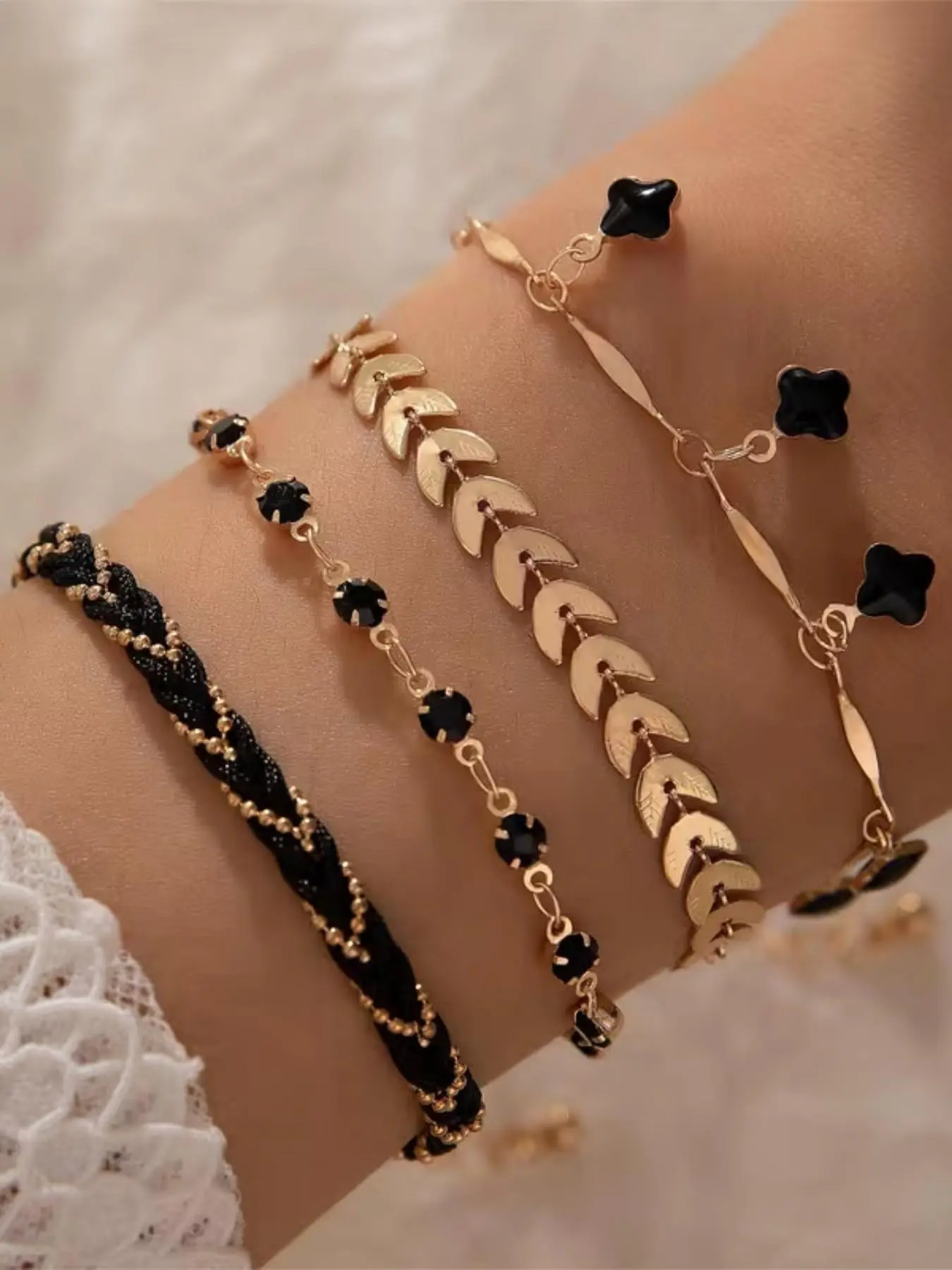 4-piece set - Personalized trendy versatile fashionable daily accessories - Geometric moon-shaped diamond-shaped flower hand-woven rope alloy bracelet set for women. Suitable for all occasions - date night, party, vacation. Perfect gift.