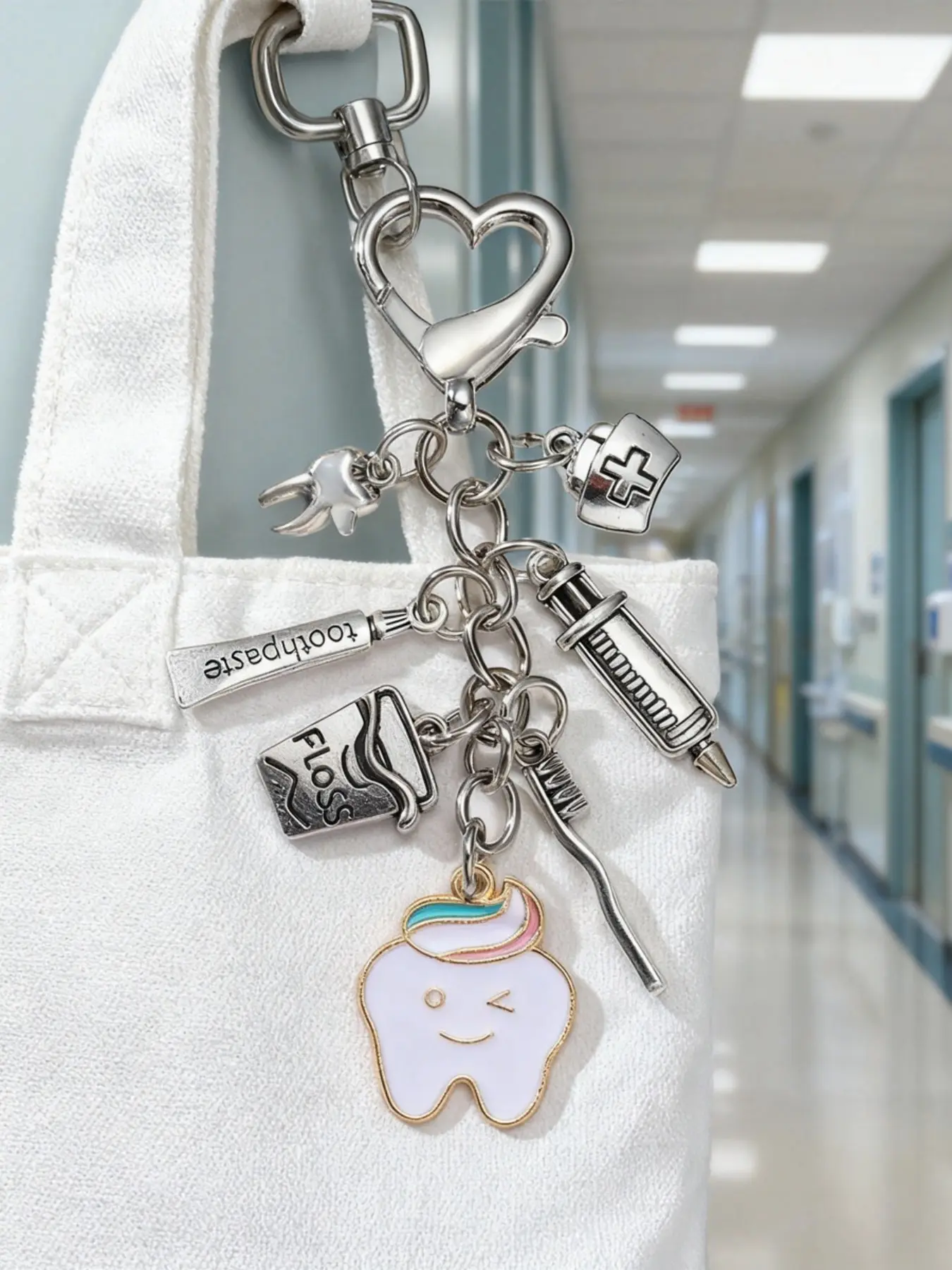 Alloy Oil Drop Tooth Keychain, Syringe and Nurse Hat Design, Heart Button, Nurses' Day Gift, Cute Bag Charm, Medical Worker Accessory