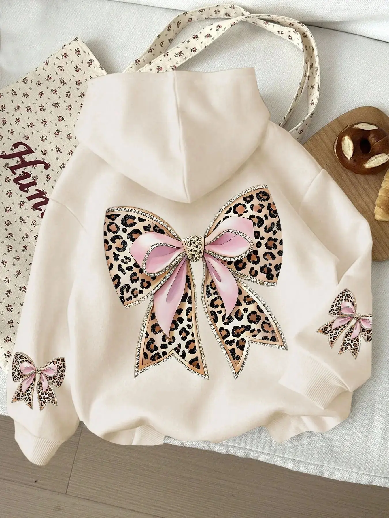 Women's Leopard Print Rhinestone Bow Back Sweatshirt, Y2K Sweet Style Loose Fit Long Sleeve Top, Winter Streetwear for Daily Wear