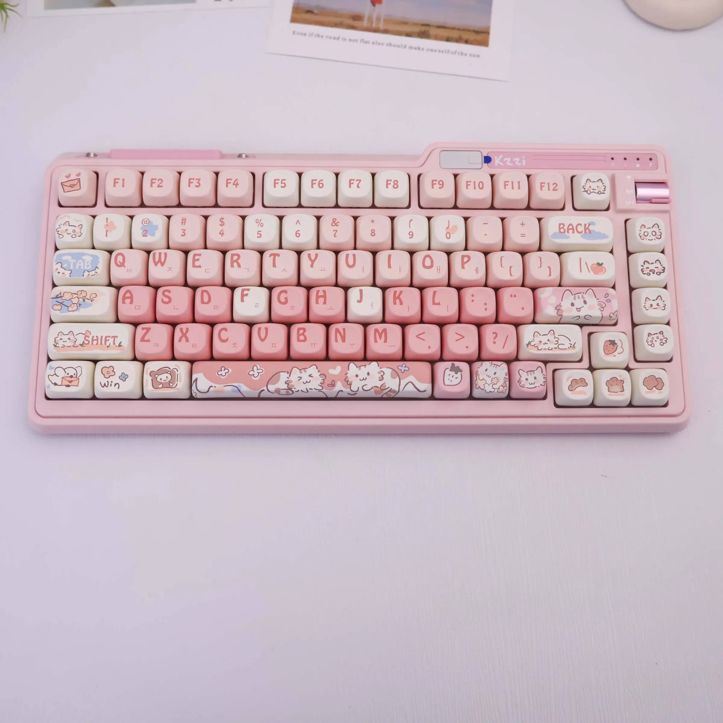 134-Key Strawberry Cat Theme Pbt Keycaps, Korean Text Roots, Dye Sublimation, Moa Profile, Compatible with Mx Axes, for 61/64/68/87/96/104/108 Keyboards