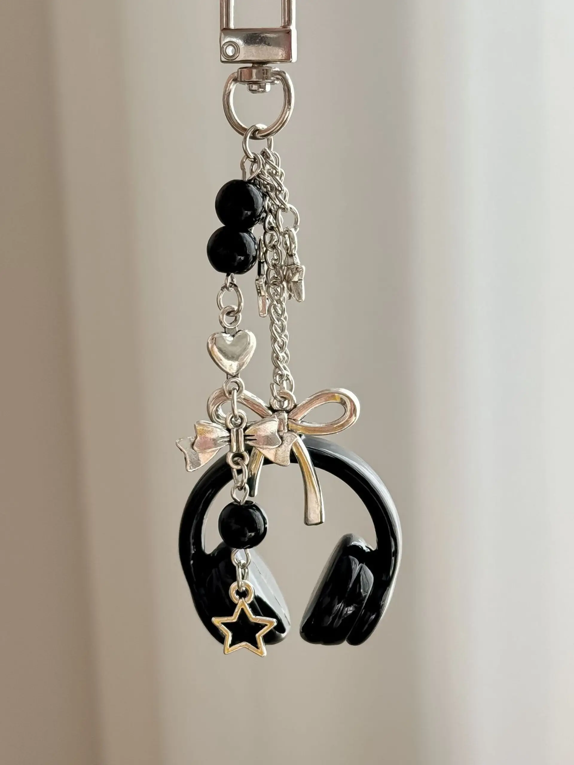 Ligui Y2K Cool Black Headphone Keychain Bag Charm | Cyber Grunge Bow Star Heart Tassel Backpack Pendant | Trendy Airpods Case Phone Chain Accessories Metal Keychains
